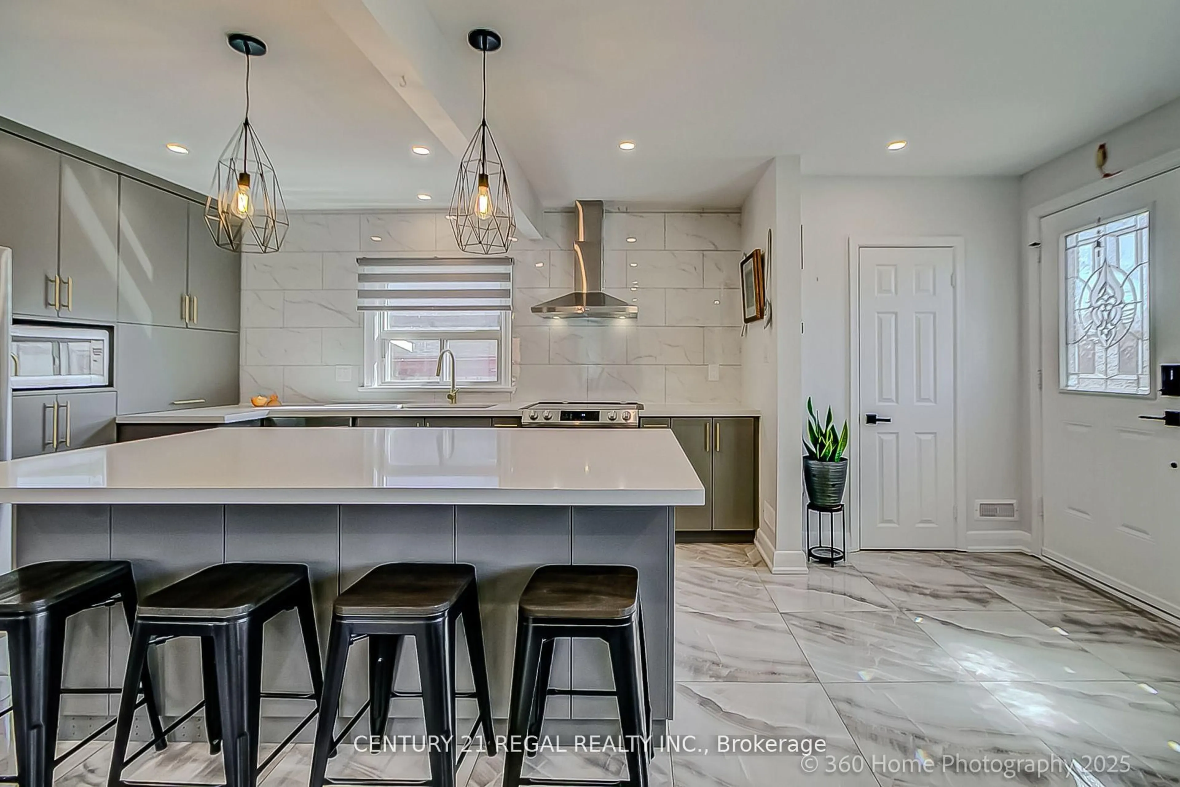 Open concept kitchen, ceramic/tile floor for 17 Electro Rd, Toronto Ontario M1R 2A6