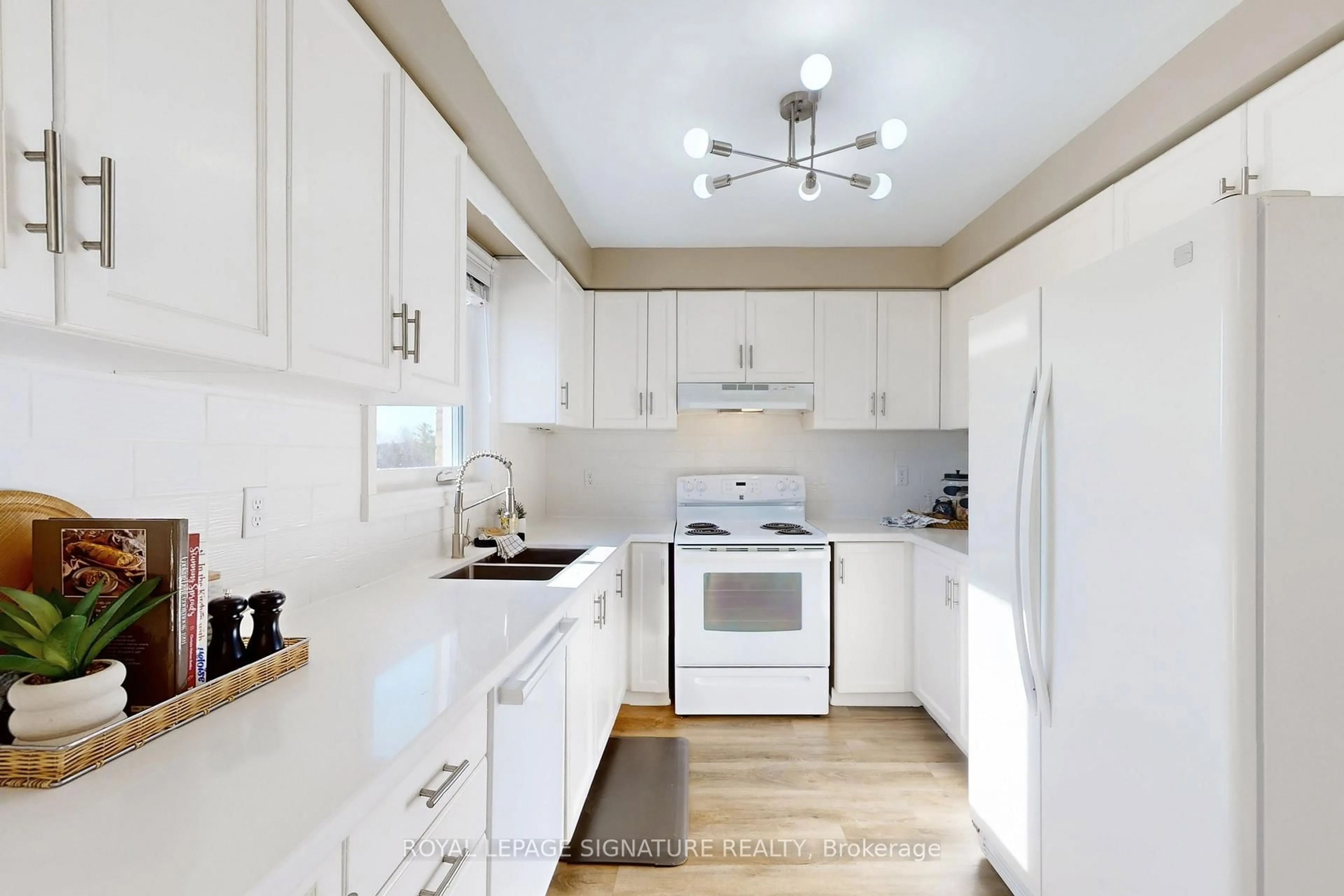 Standard kitchen, unknown for 22 Winter Crt, Whitby Ontario L1N 8Y2