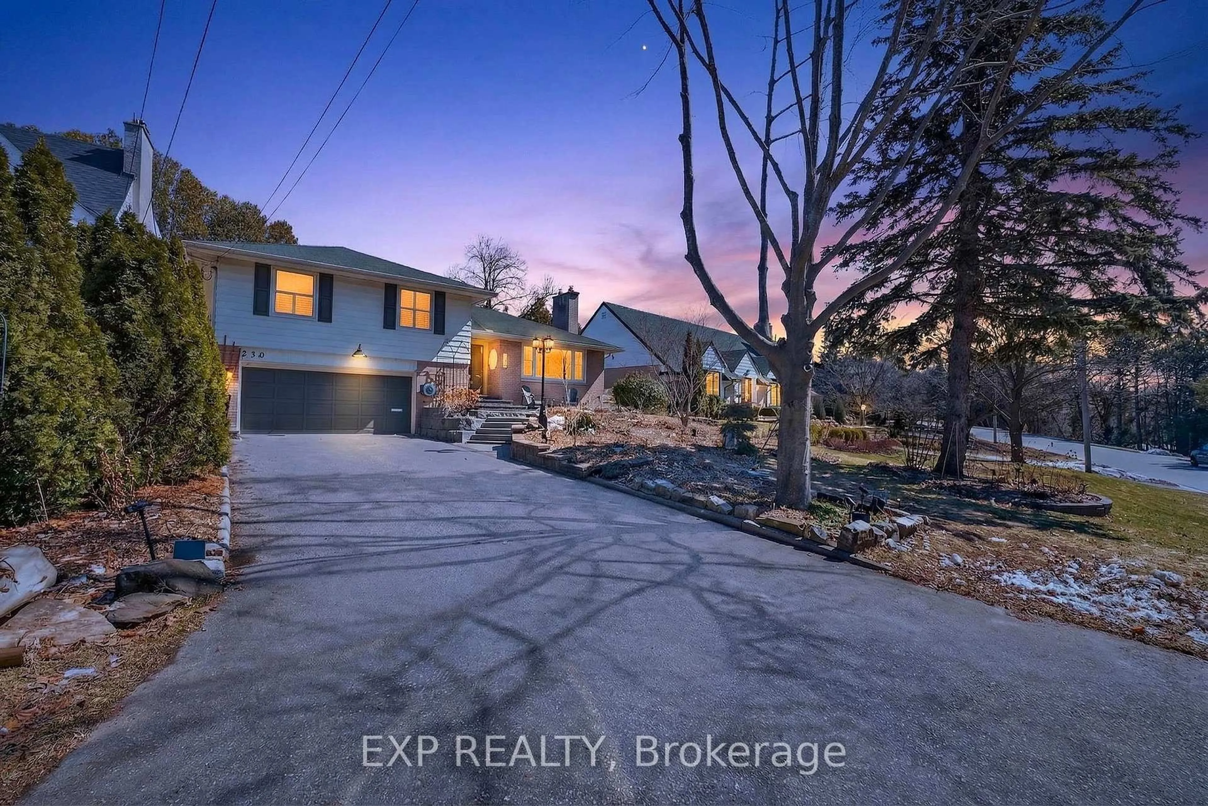 A pic from outside/outdoor area/front of a property/back of a property/a pic from drone, street for 230 Glenwood Cres, Oshawa Ontario L1G 3B1