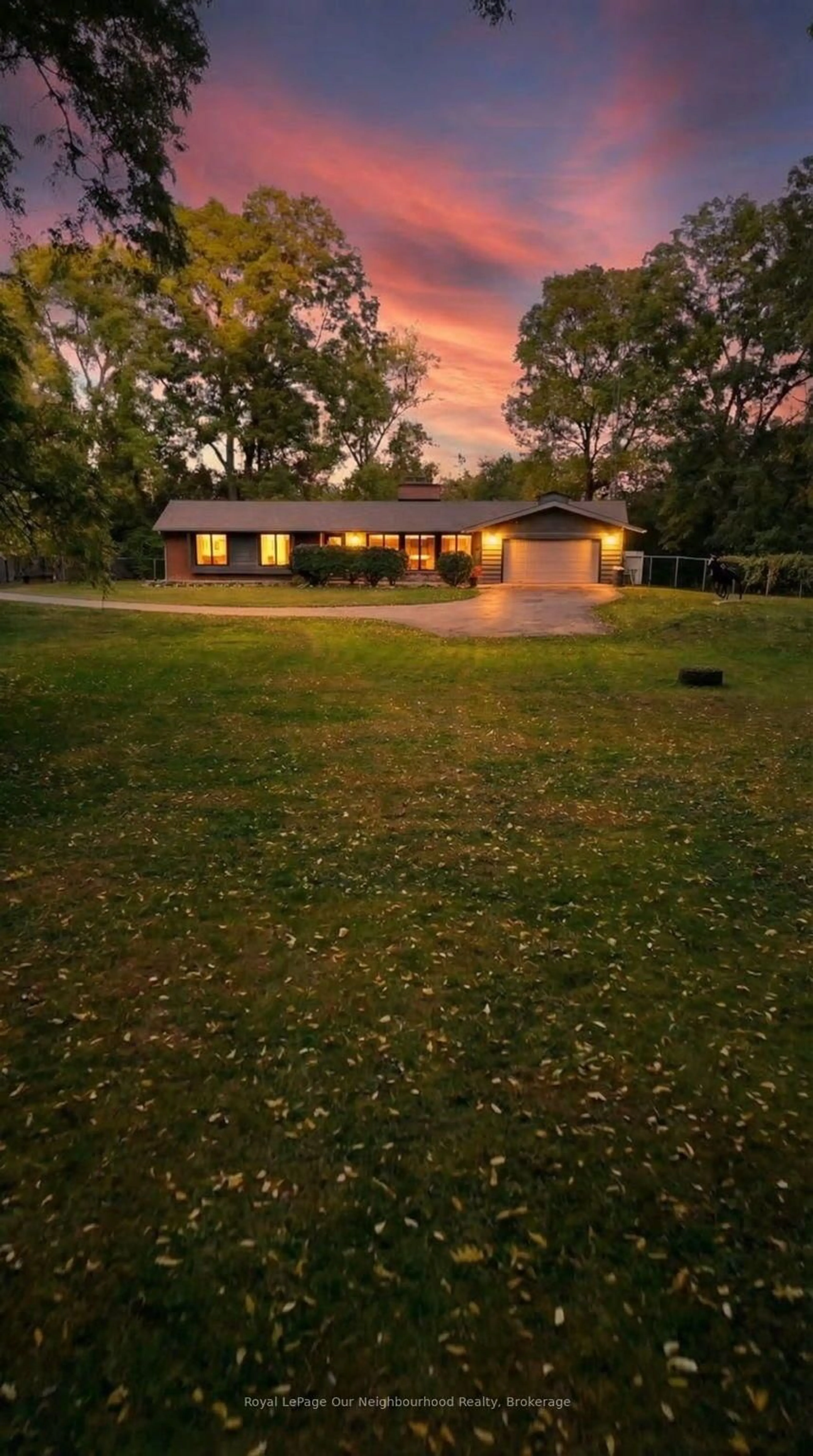 A pic from outside/outdoor area/front of a property/back of a property/a pic from drone, unknown for 1539 Finch Ave, Pickering Ontario L1V 1K2