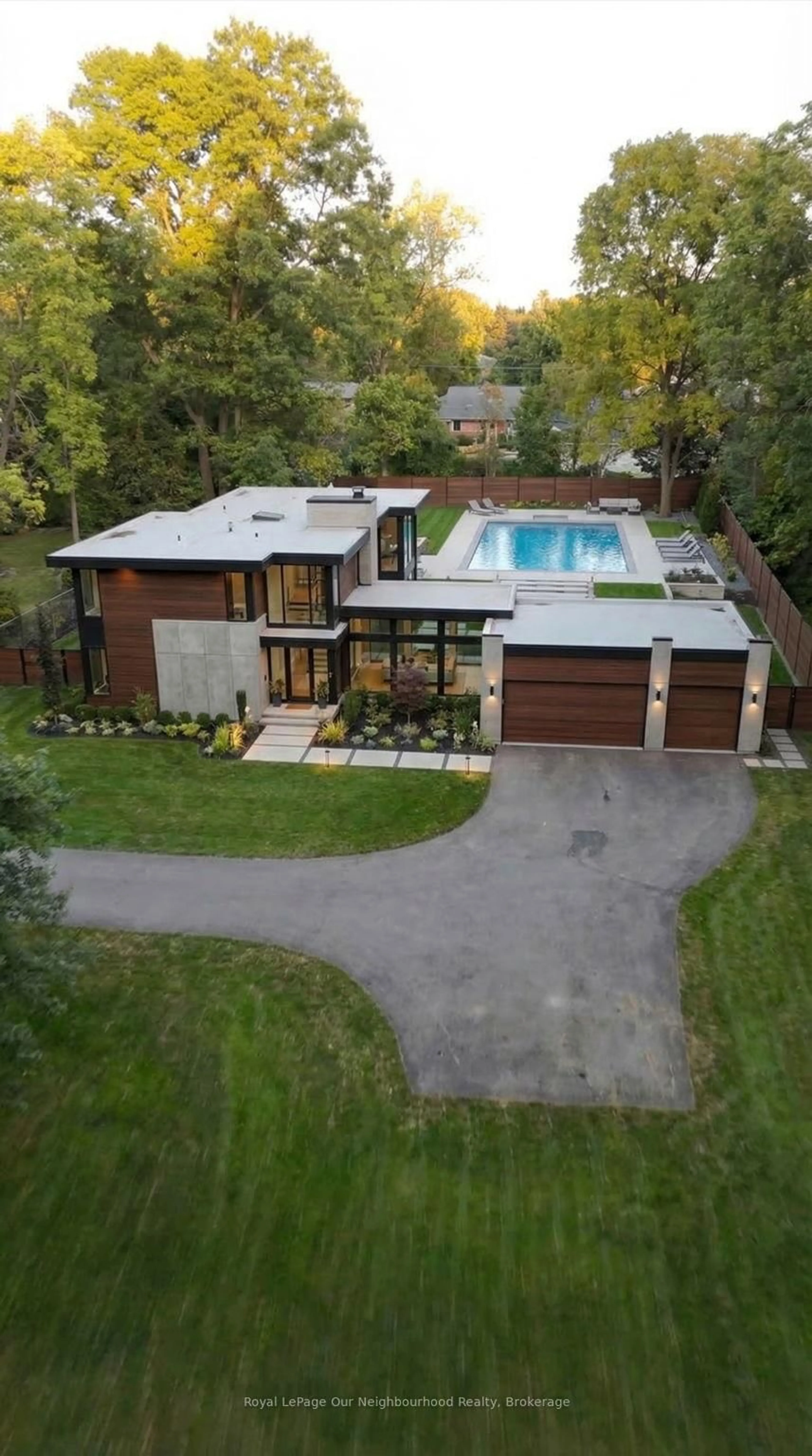 Home with brick exterior material, street for 1539 Finch Ave, Pickering Ontario L1V 1K2