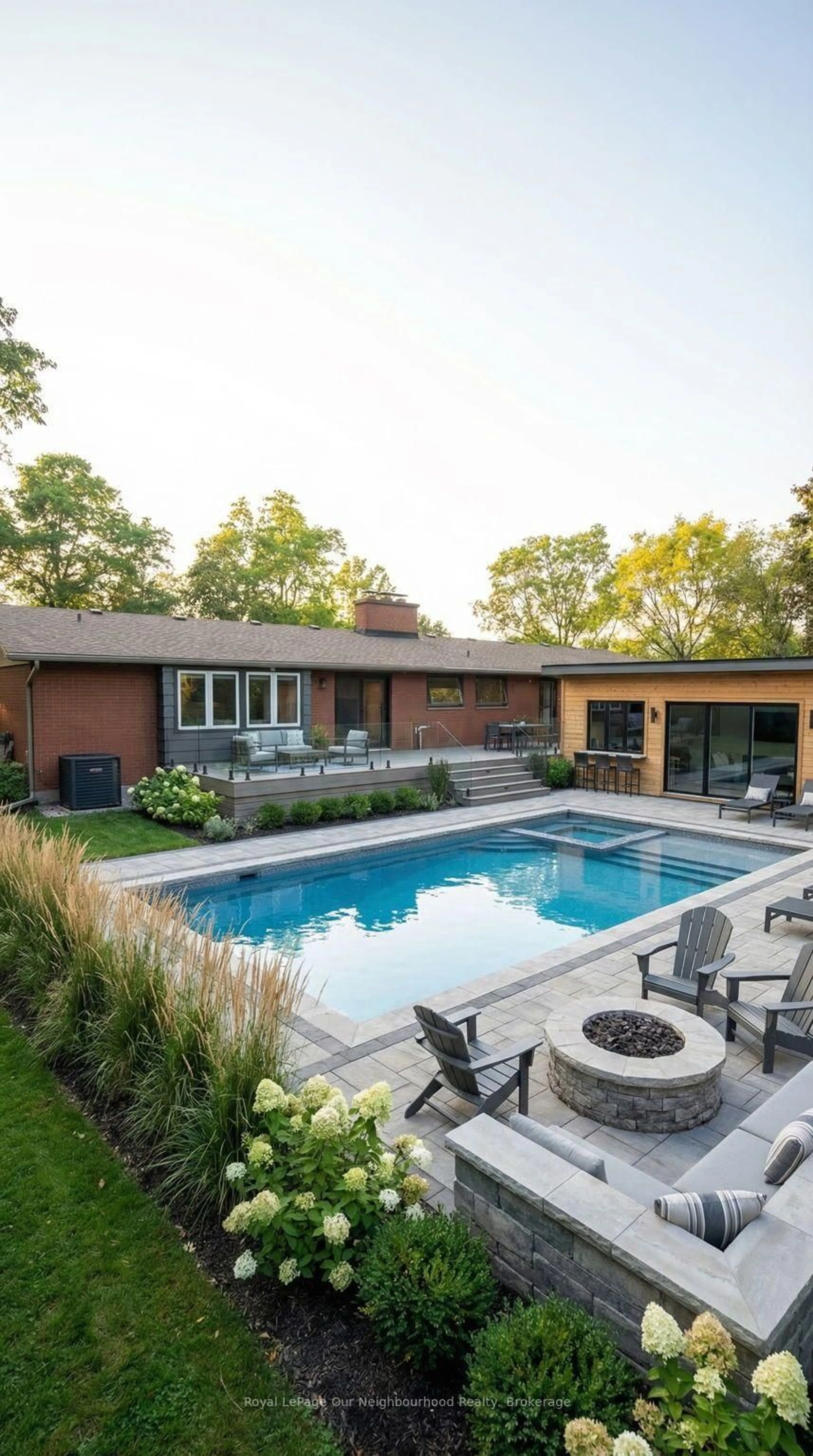 Home with brick exterior material, unknown for 1539 Finch Ave, Pickering Ontario L1V 1K2