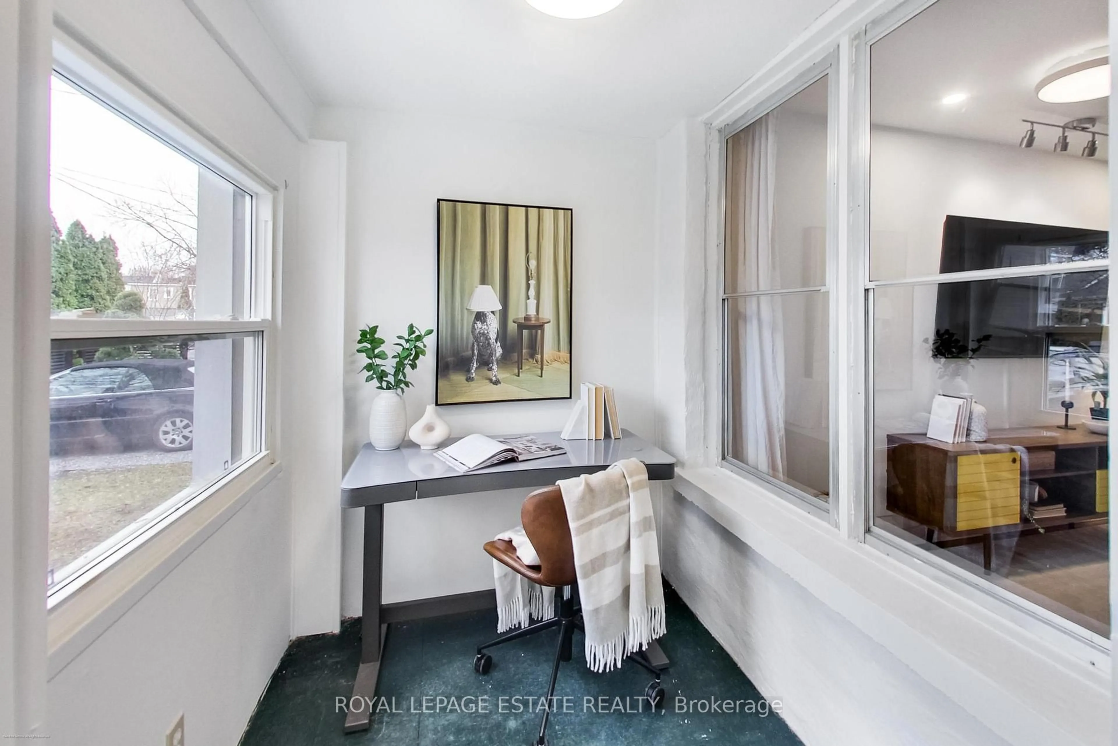 Indoor entryway for 116 Hannaford St, Toronto Ontario M4E 3H1