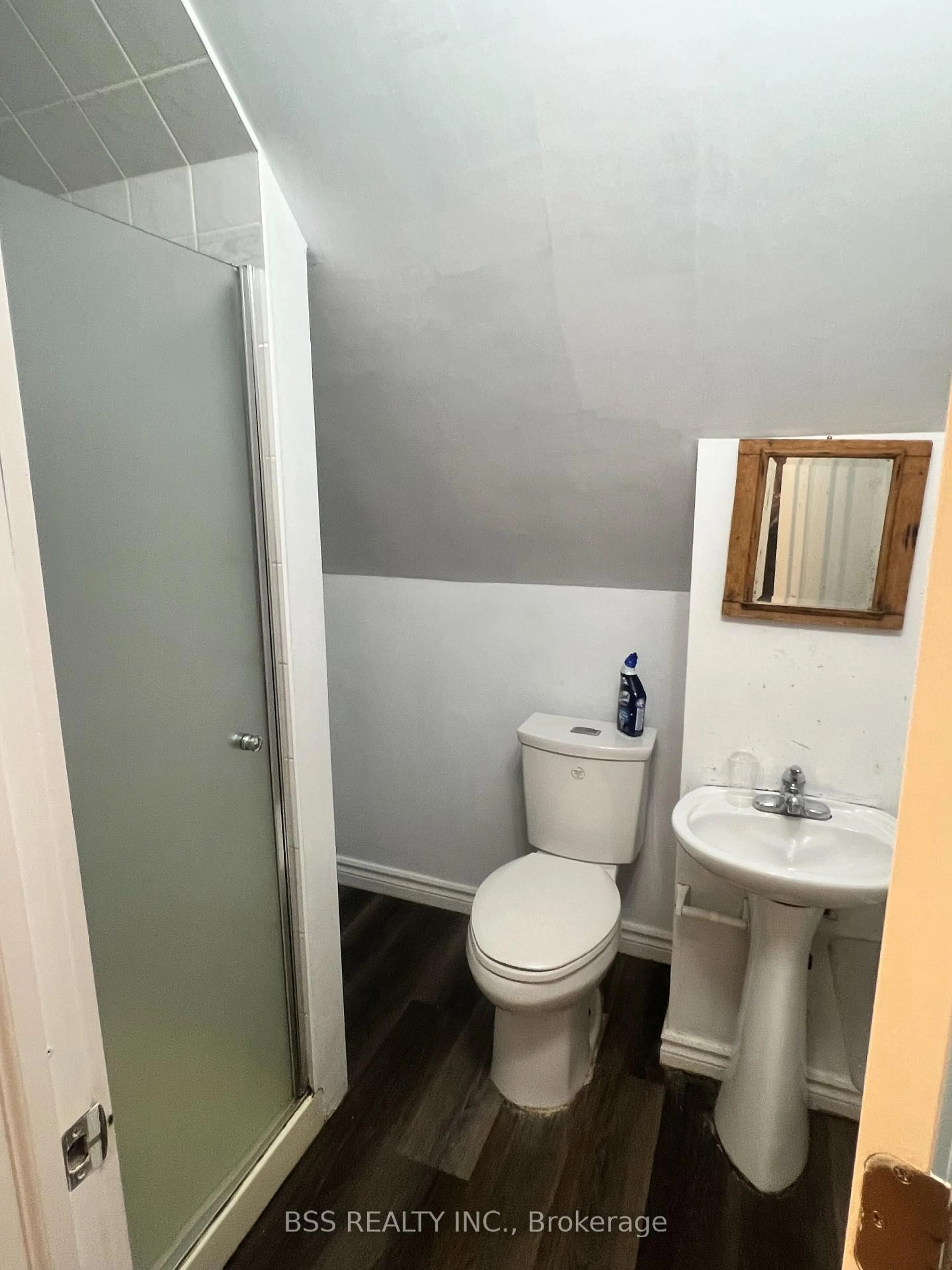 Standard bathroom, floor is not visible for 71 Scarborough Heights Blvd, Toronto Ontario M1M 2V5