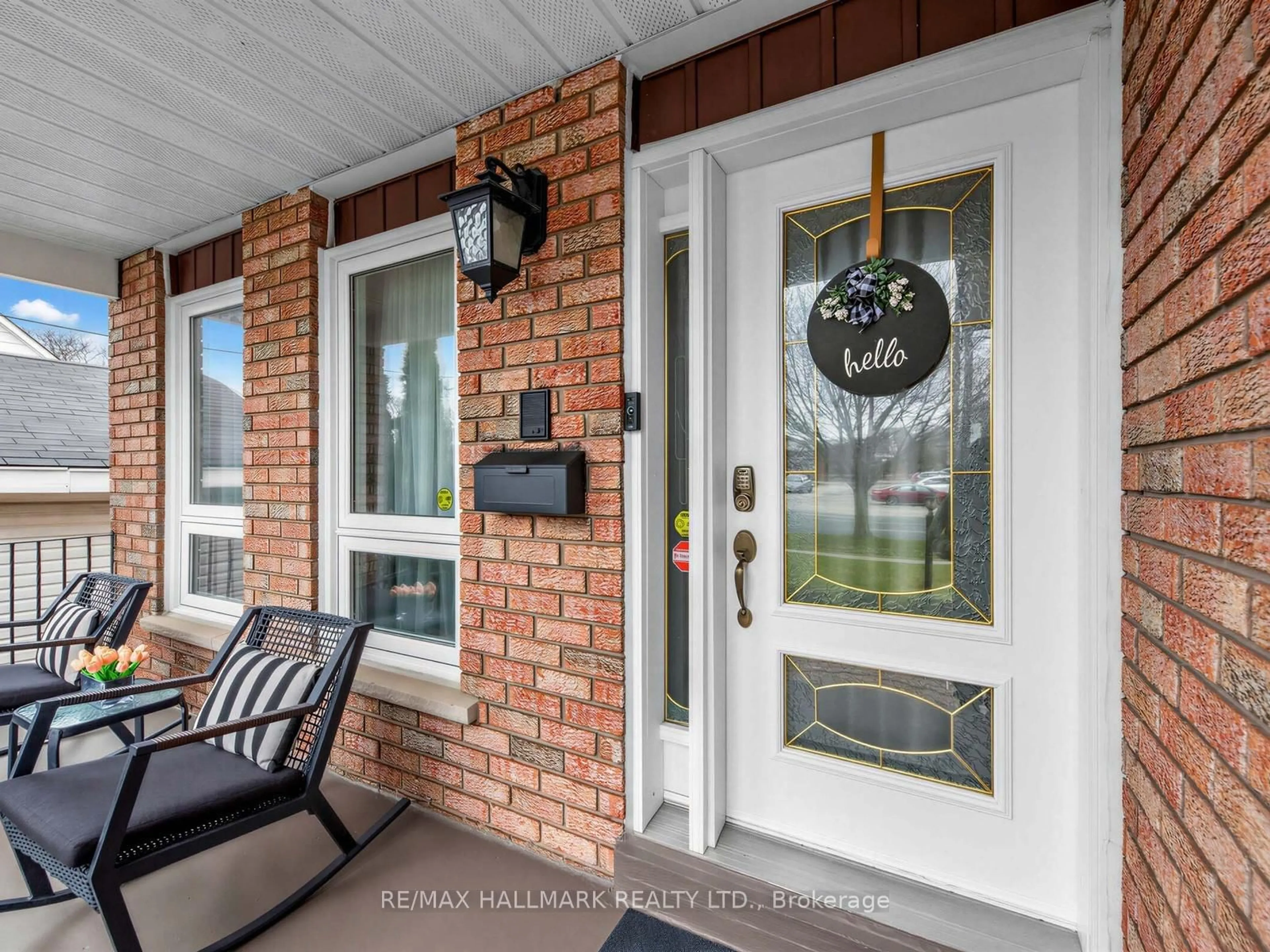 Indoor entryway for 1045 Pharmacy Ave, Toronto Ontario M1R 2G8