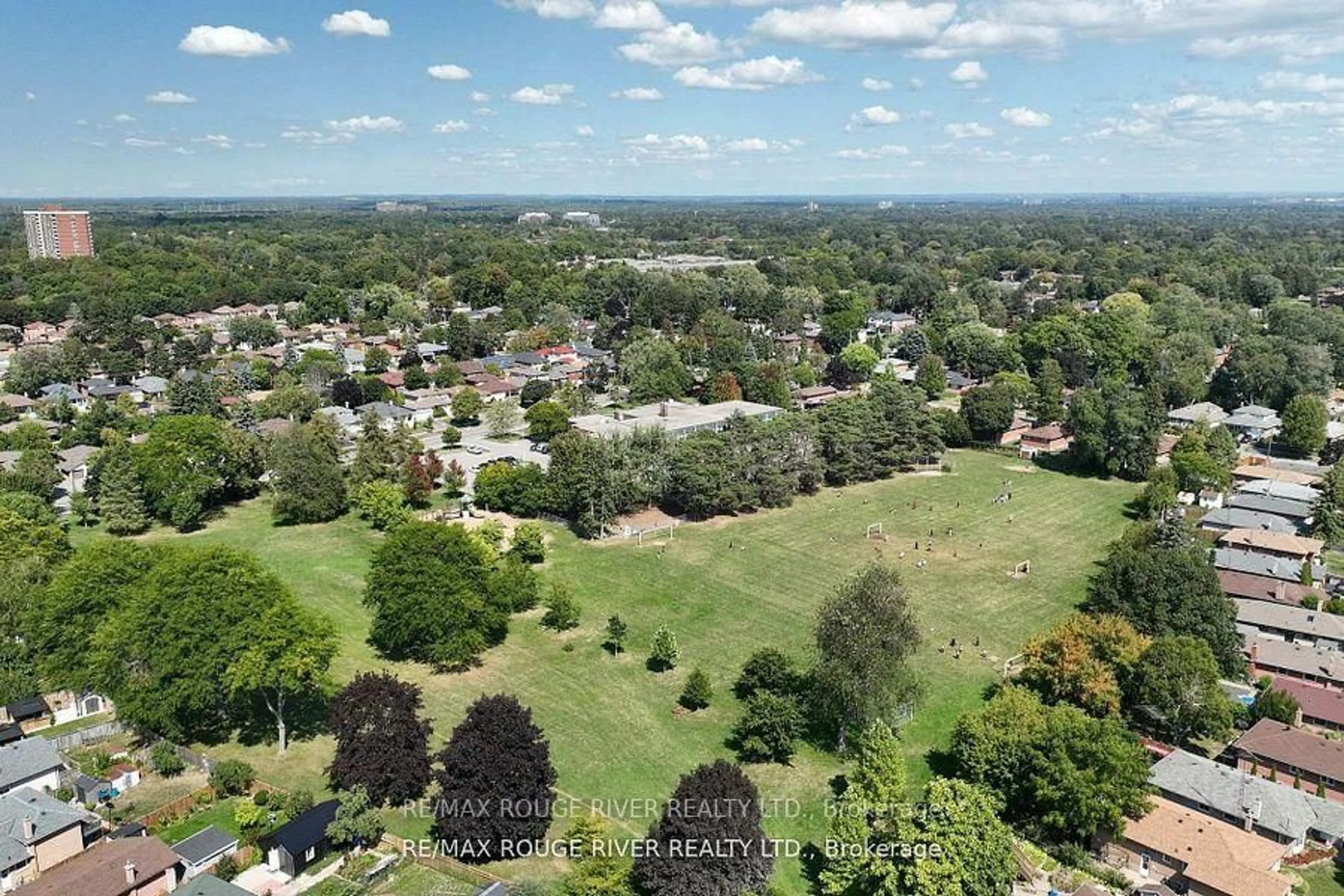 A pic from outside/outdoor area/front of a property/back of a property/a pic from drone, mountain view for 18 Darlingside Dr, Toronto Ontario M1E 3N8