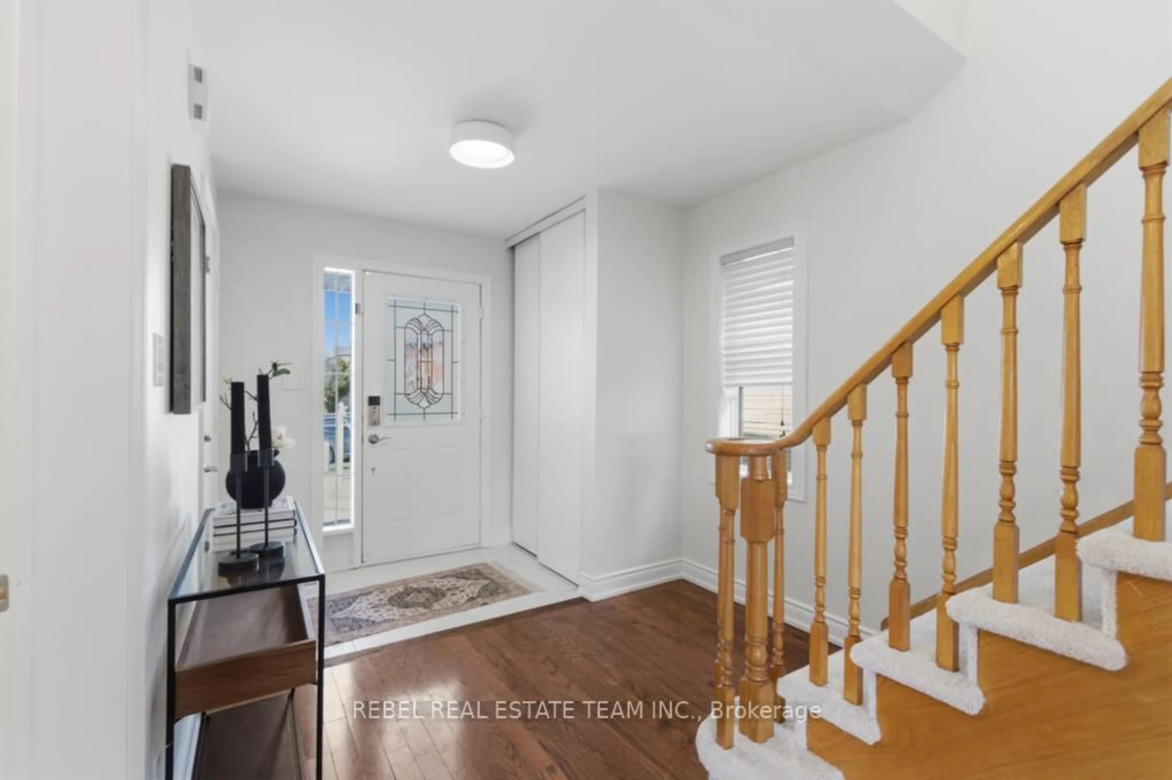 Indoor entryway for 11 Booth Cres, Ajax Ontario L1Z 1H6