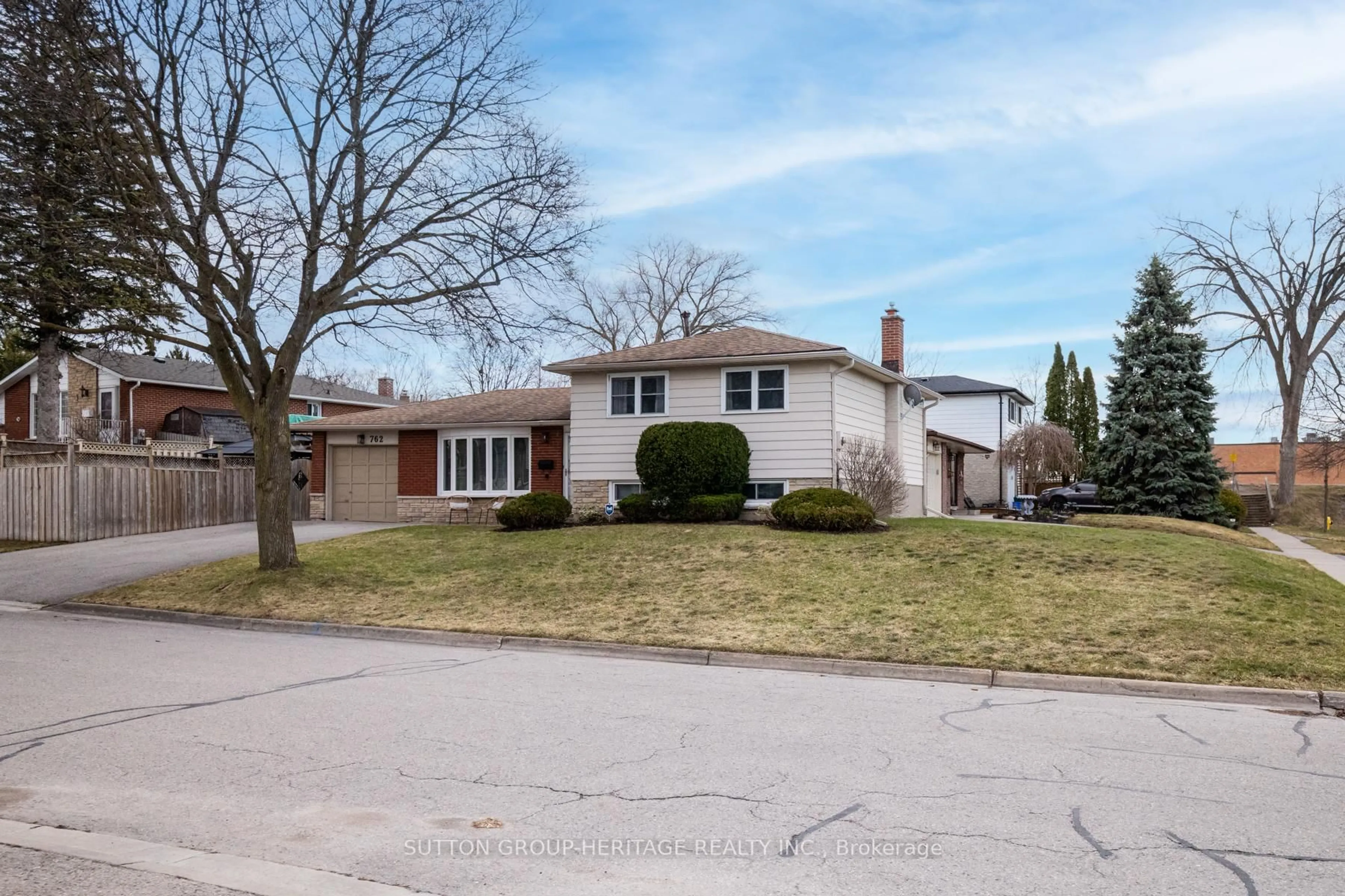 Home with brick exterior material, street for 762 Clifton Dr, Oshawa Ontario L1G 2Z1