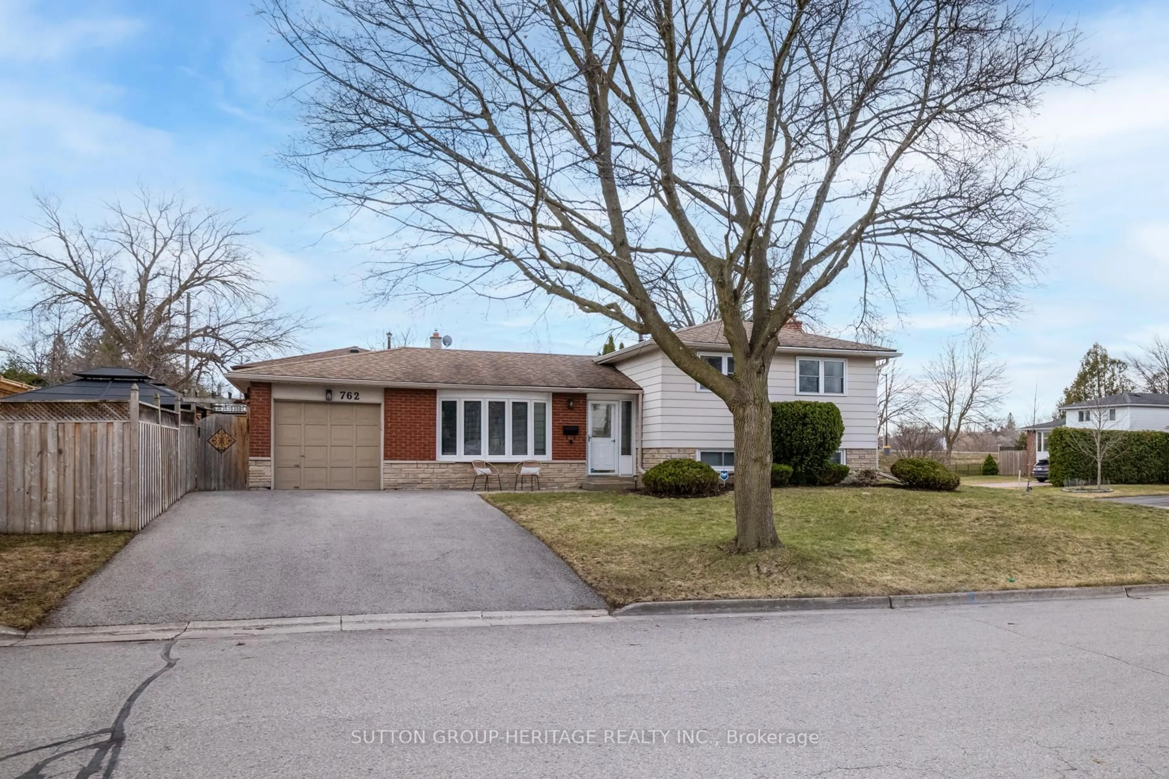 Home with brick exterior material, street for 762 Clifton Dr, Oshawa Ontario L1G 2Z1