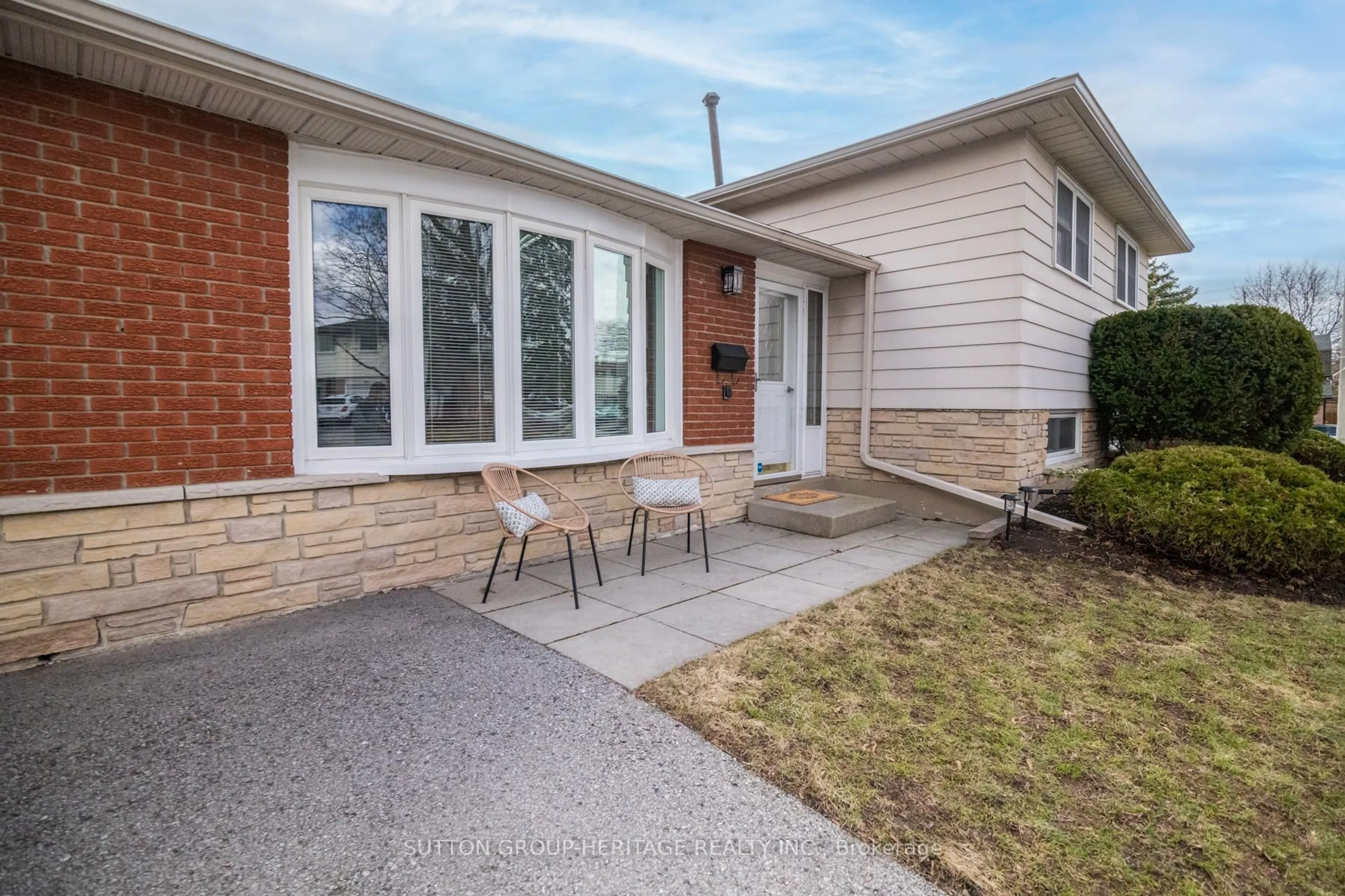 Home with brick exterior material, street for 762 Clifton Dr, Oshawa Ontario L1G 2Z1