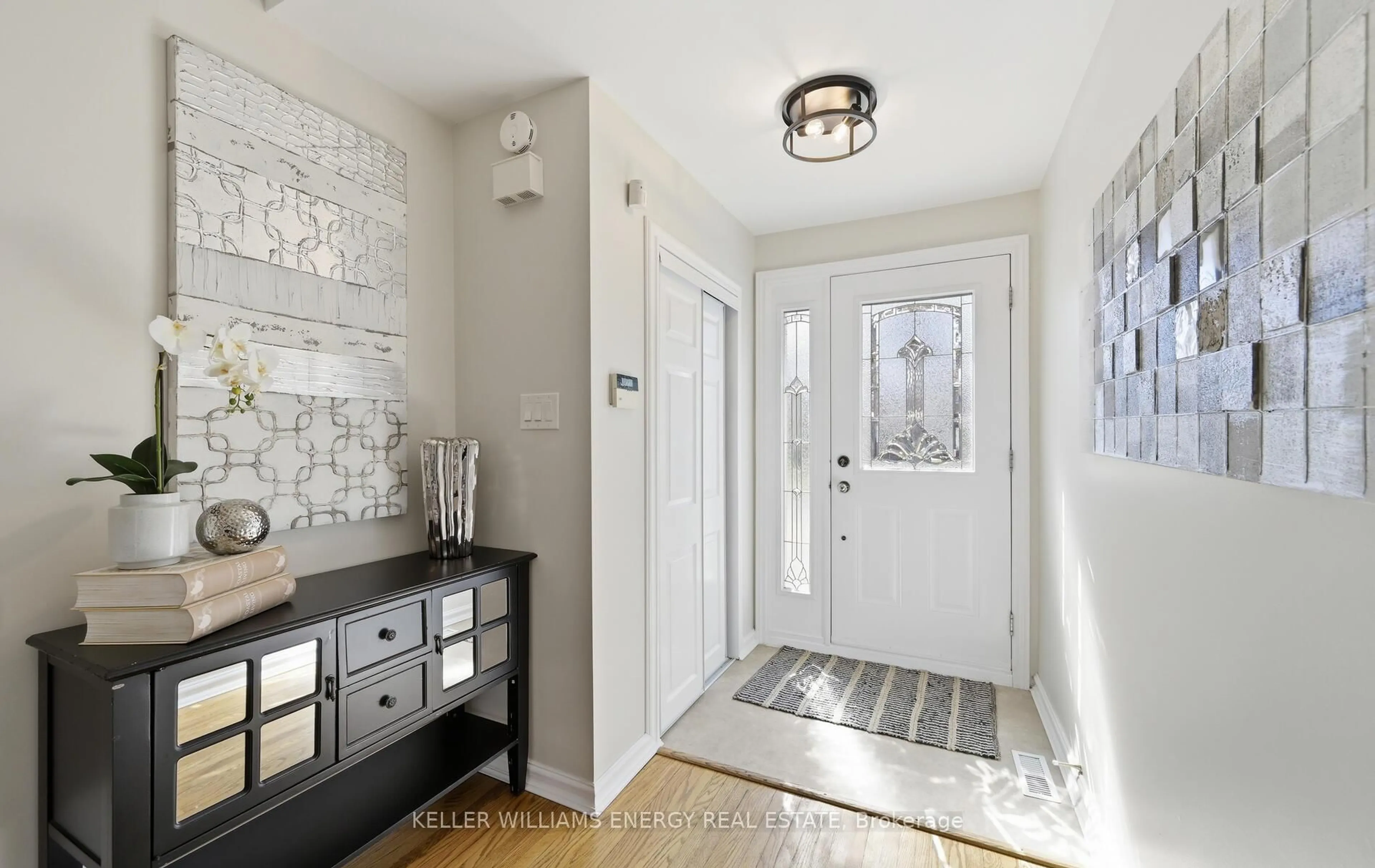 Indoor entryway for 140 Merkley Sq, Toronto Ontario M1G 2Y8