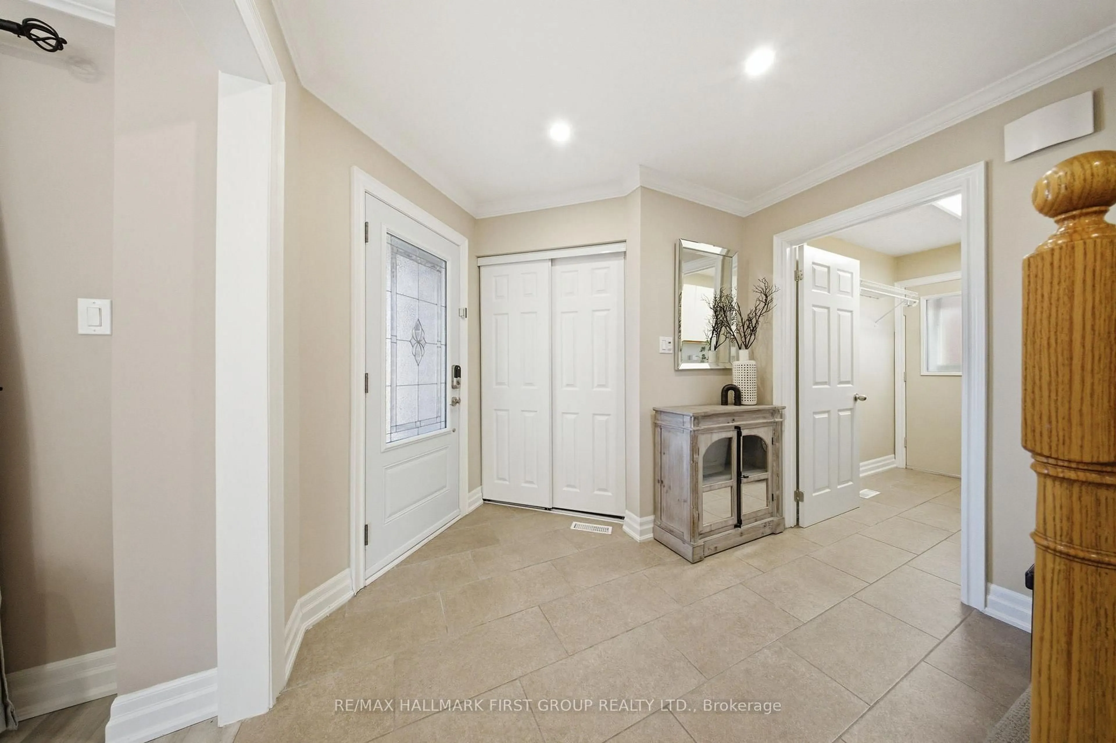 Indoor entryway for 1514 Rawlings Dr, Pickering Ontario L1V 5A5