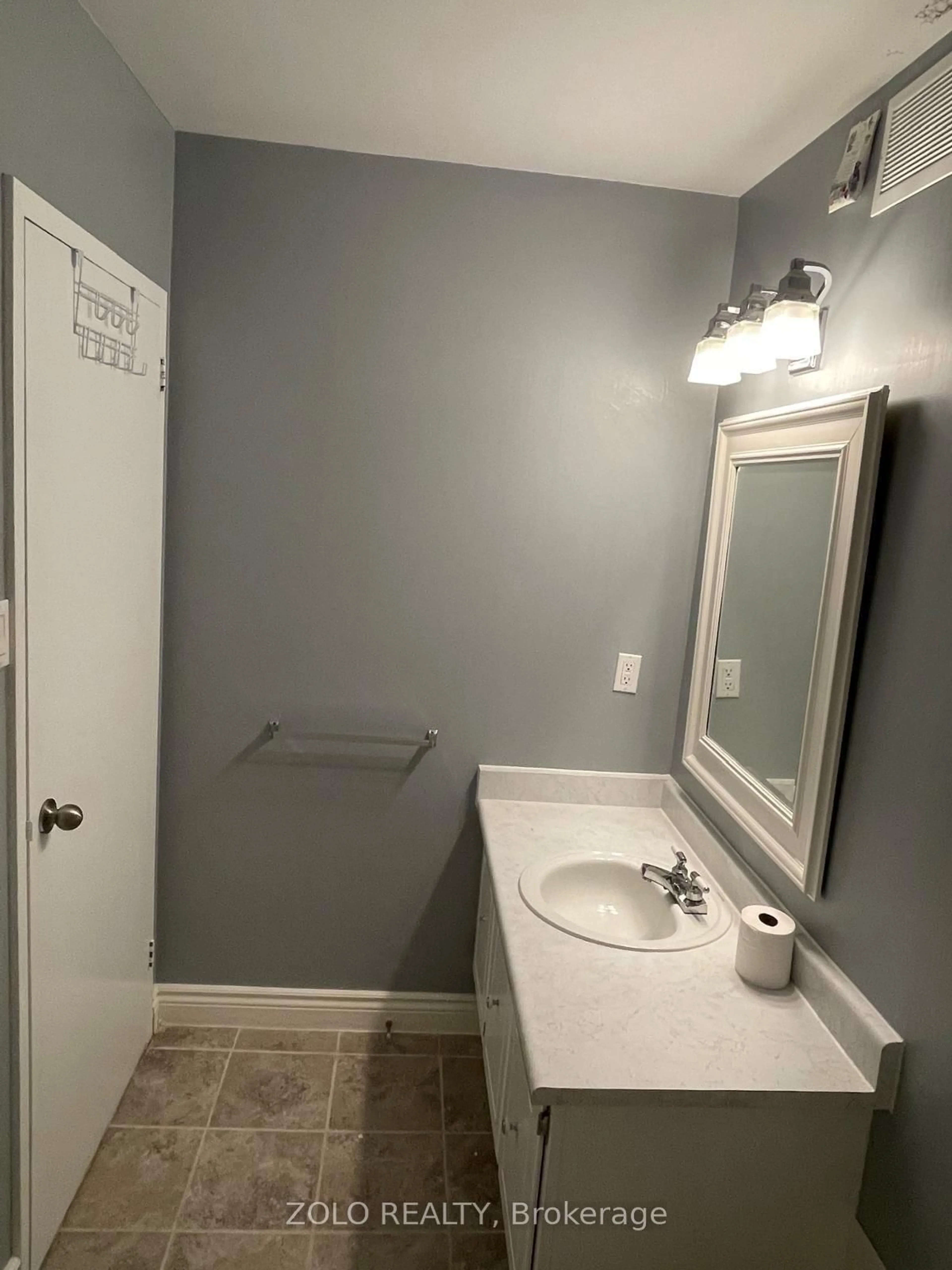 Standard bathroom, ceramic/tile floor for 130 Ling Rd #74, Toronto Ontario M1E 4V9