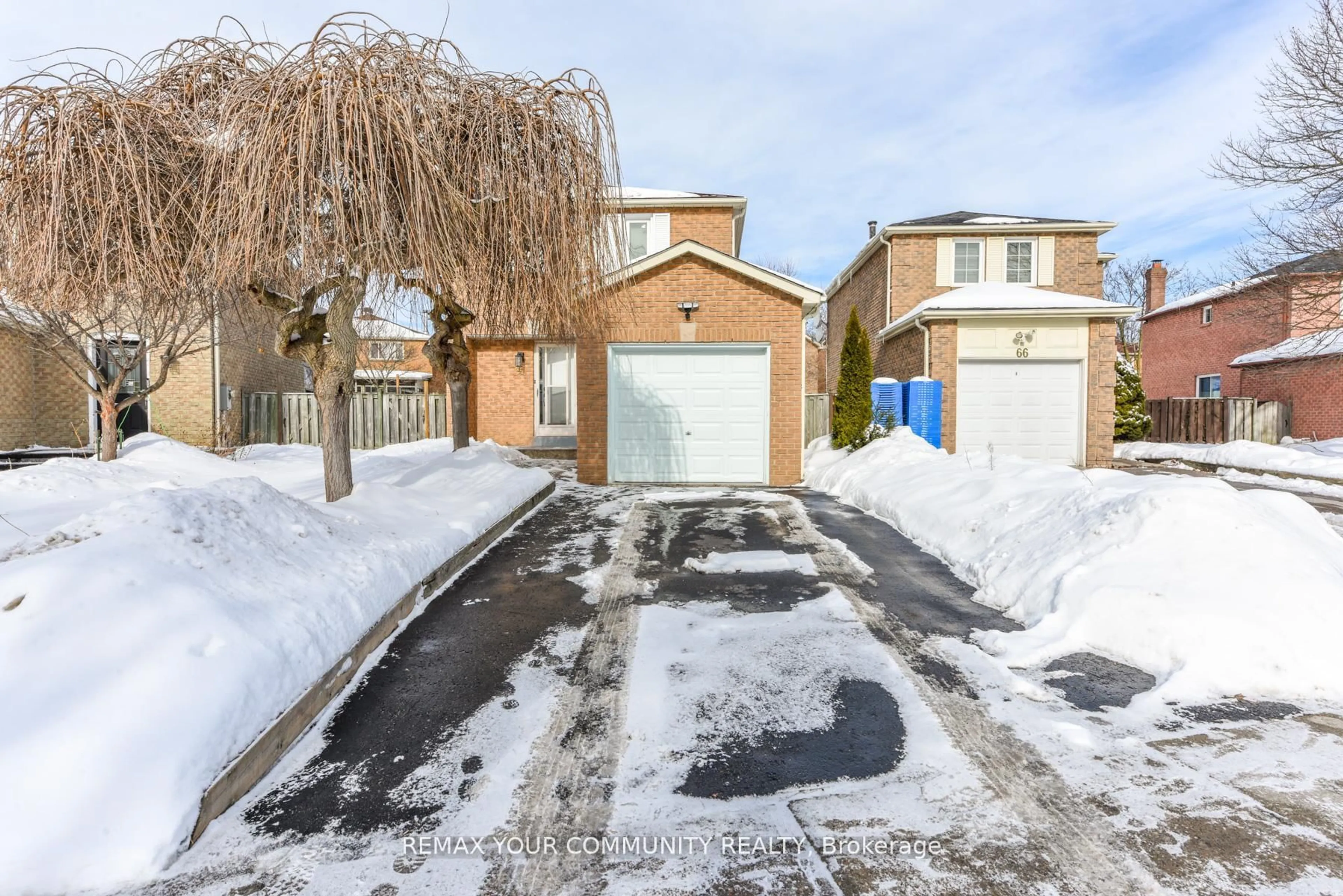 A pic from outside/outdoor area/front of a property/back of a property/a pic from drone, street for 64 Chatfield Dr, Ajax Ontario L1T 2K1