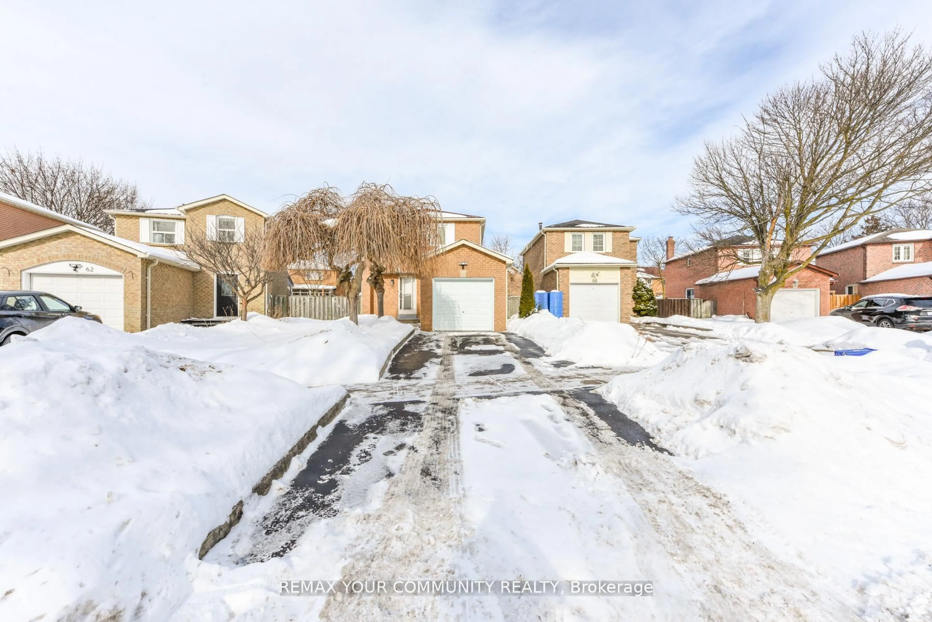 A pic from outside/outdoor area/front of a property/back of a property/a pic from drone, street for 64 Chatfield Dr, Ajax Ontario L1T 2K1