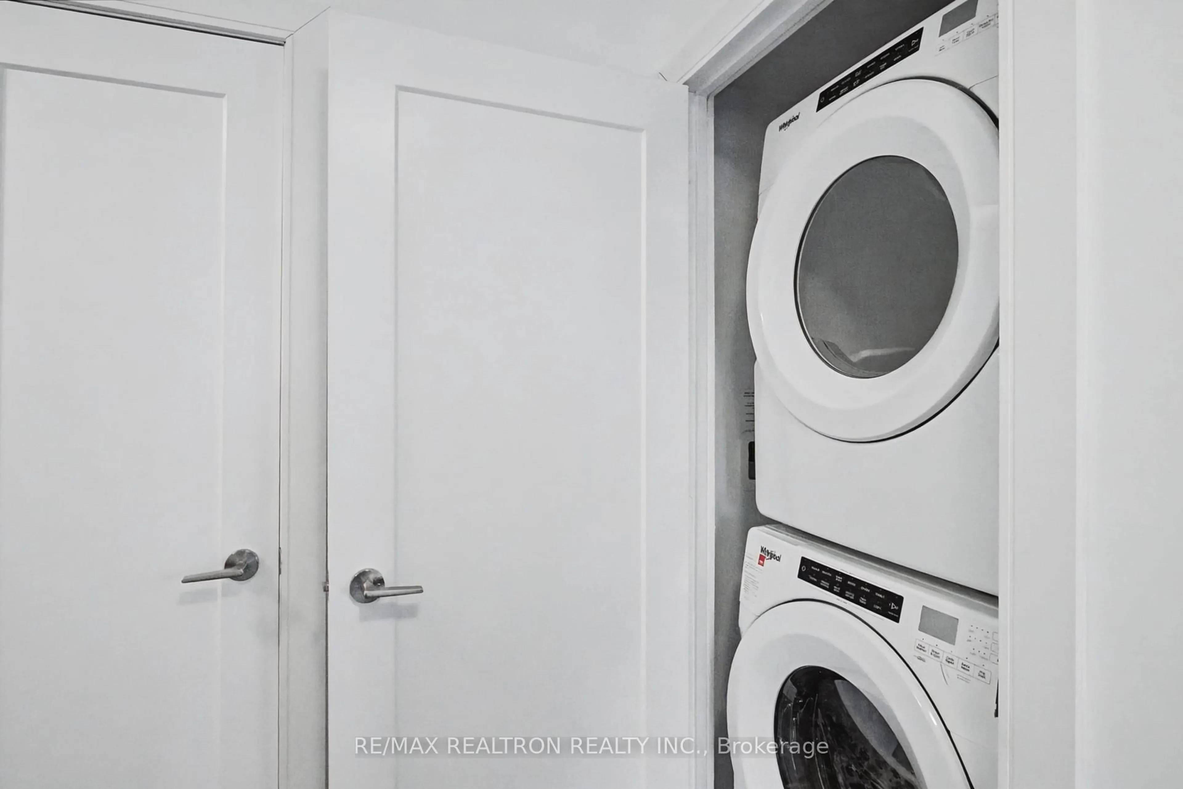 Laundry room for 225 Village Green Sq #308, Toronto Ontario M1S 0N4