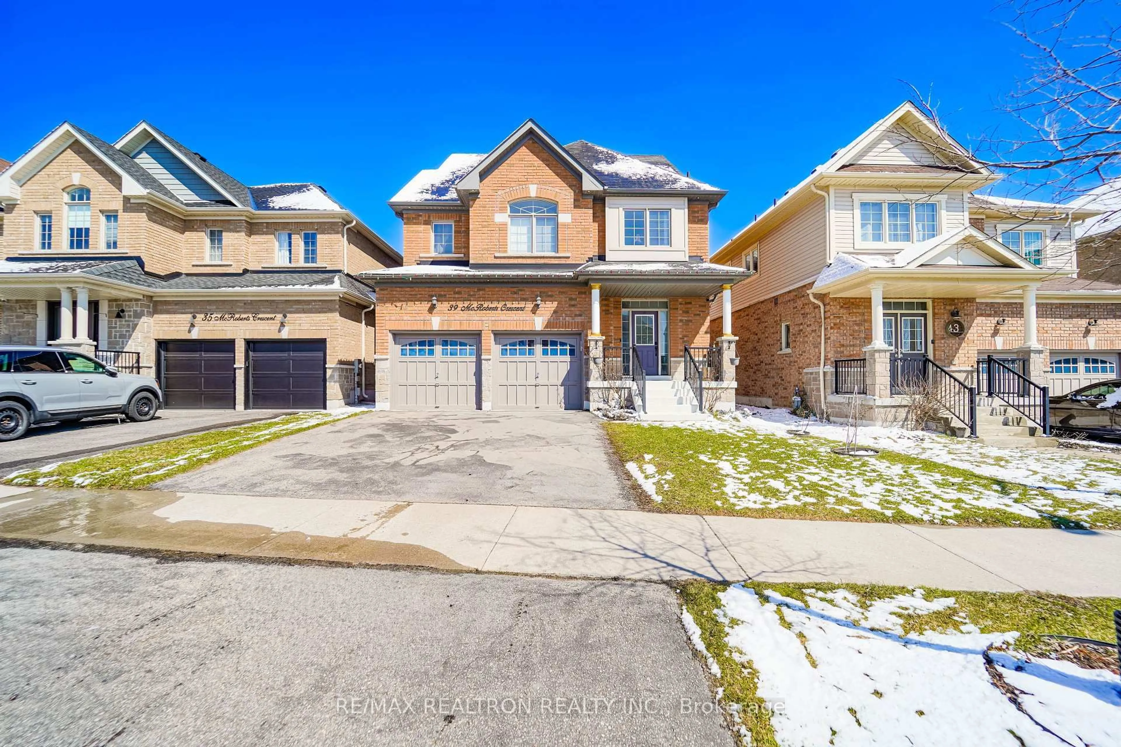 Unknown for 39 Mcroberts Cres, Clarington Ontario L1E 0H5
