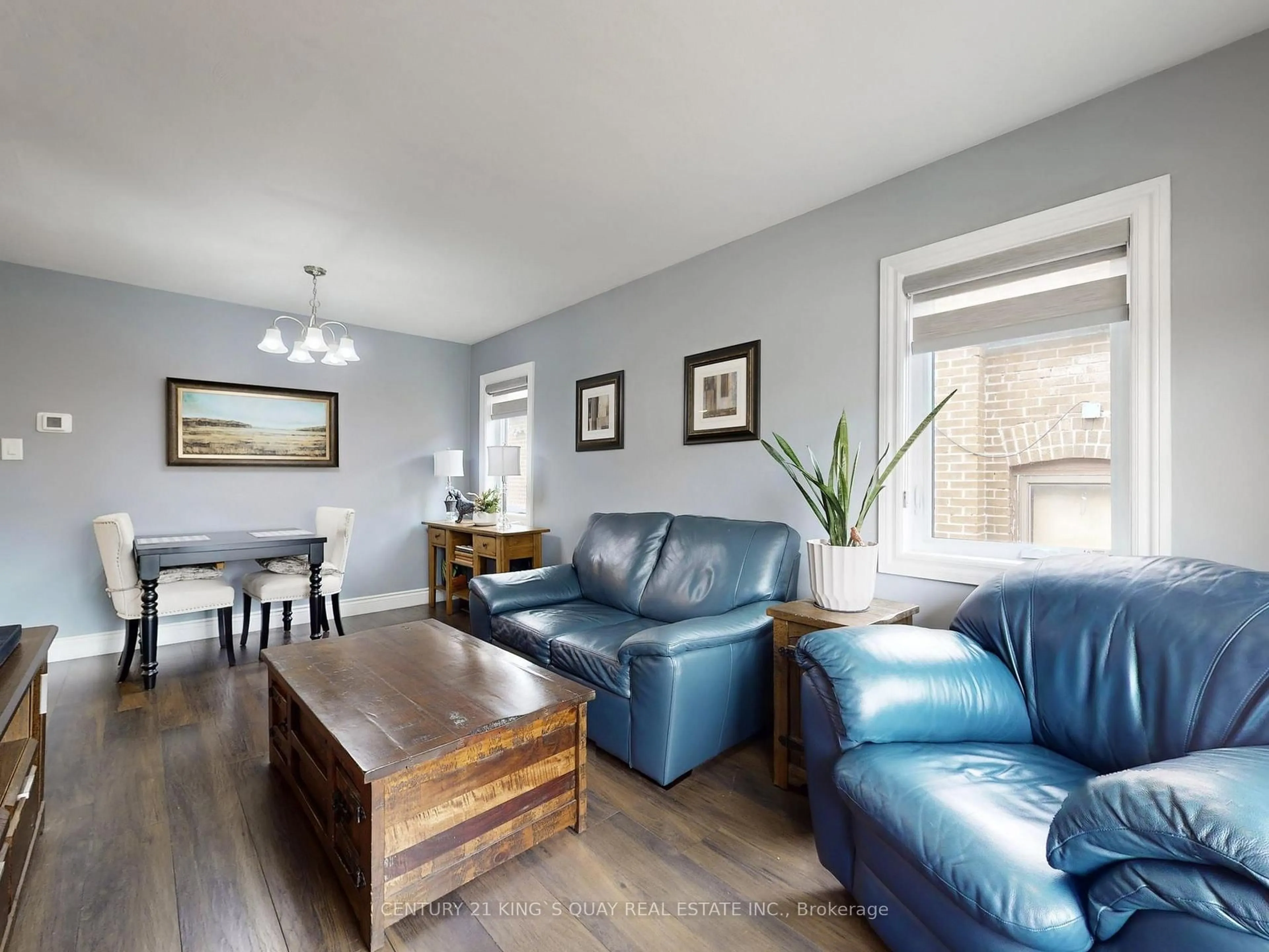 Living room with furniture, wood/laminate floor for 330 Kennedy Rd, Toronto Ontario M1N 3P7