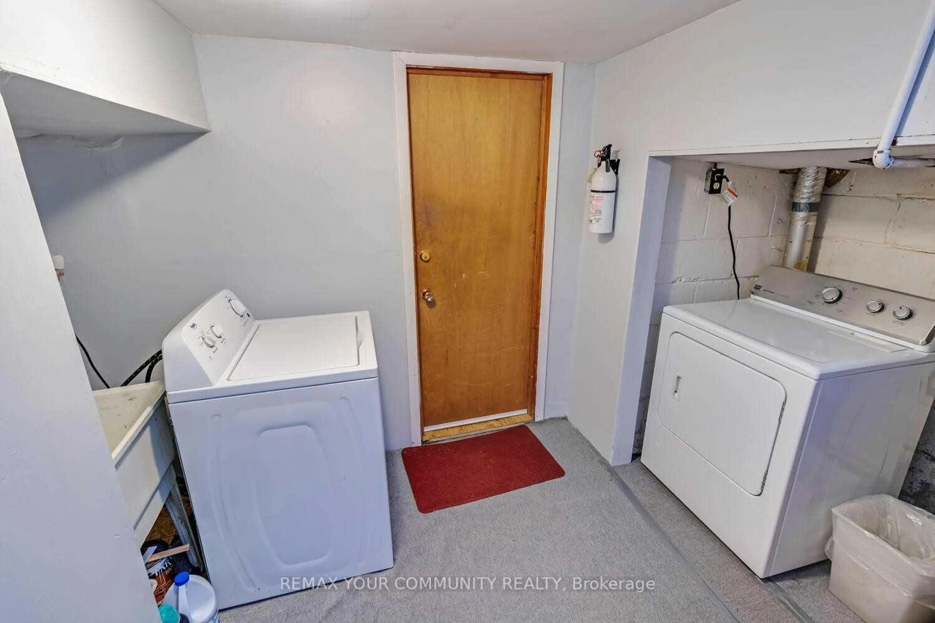 Laundry room for 75 Tulloch Dr, Ajax Ontario L1S 2S3