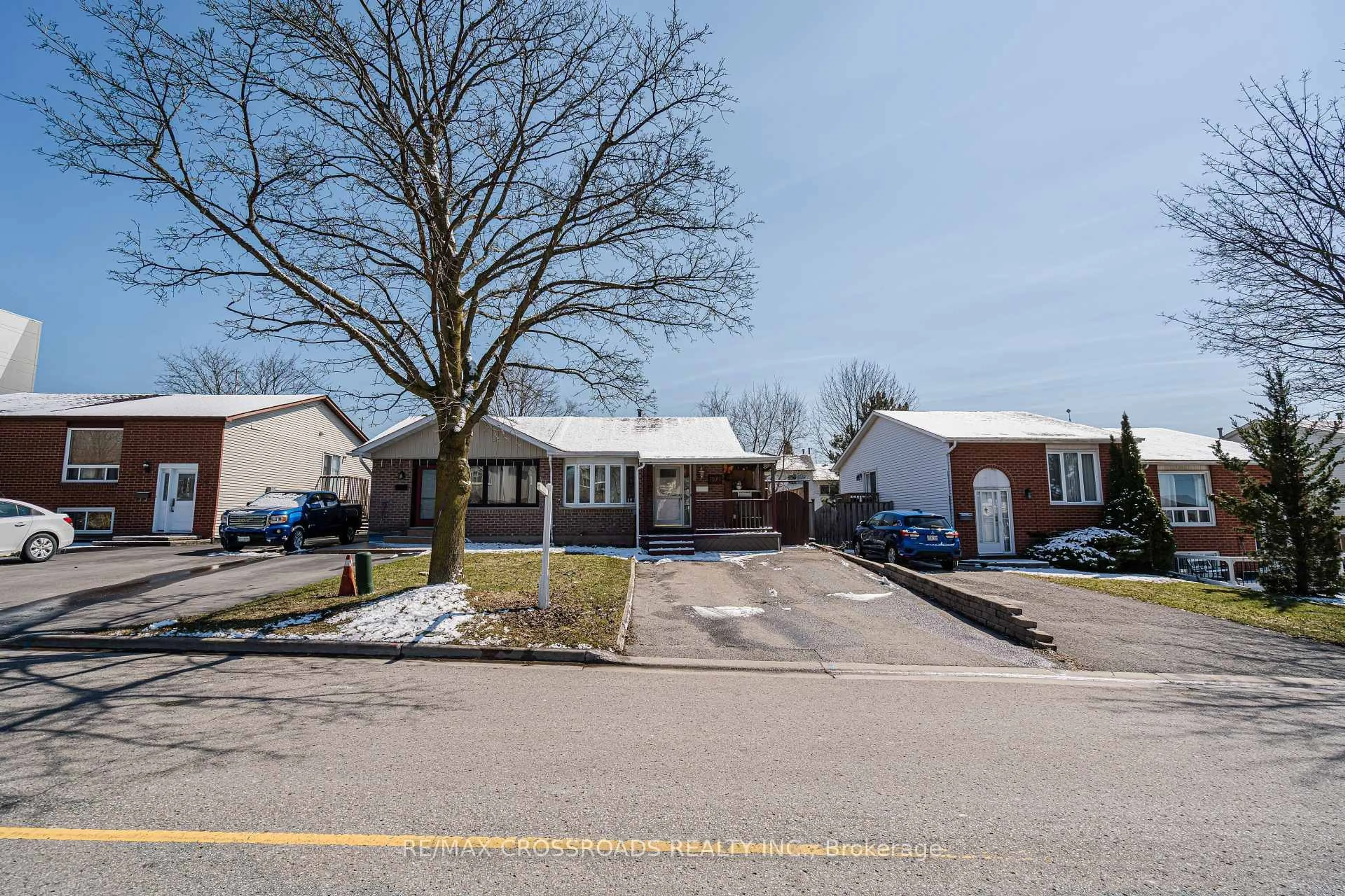 Unknown for 809 Monaghan Ave, Oshawa Ontario L1J 7B6