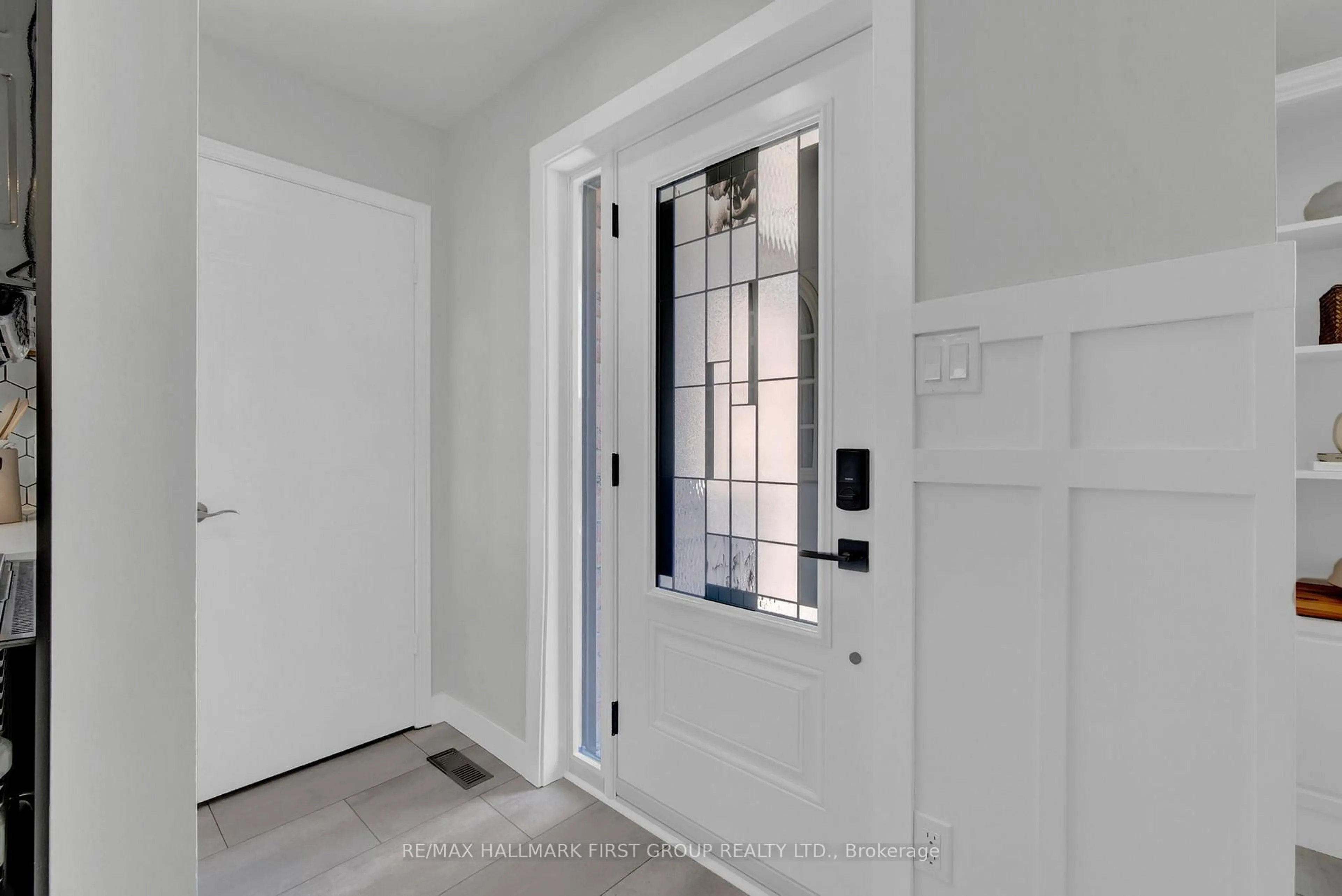 Indoor entryway for 159 Sandringham Dr, Clarington Ontario L1E 2G6