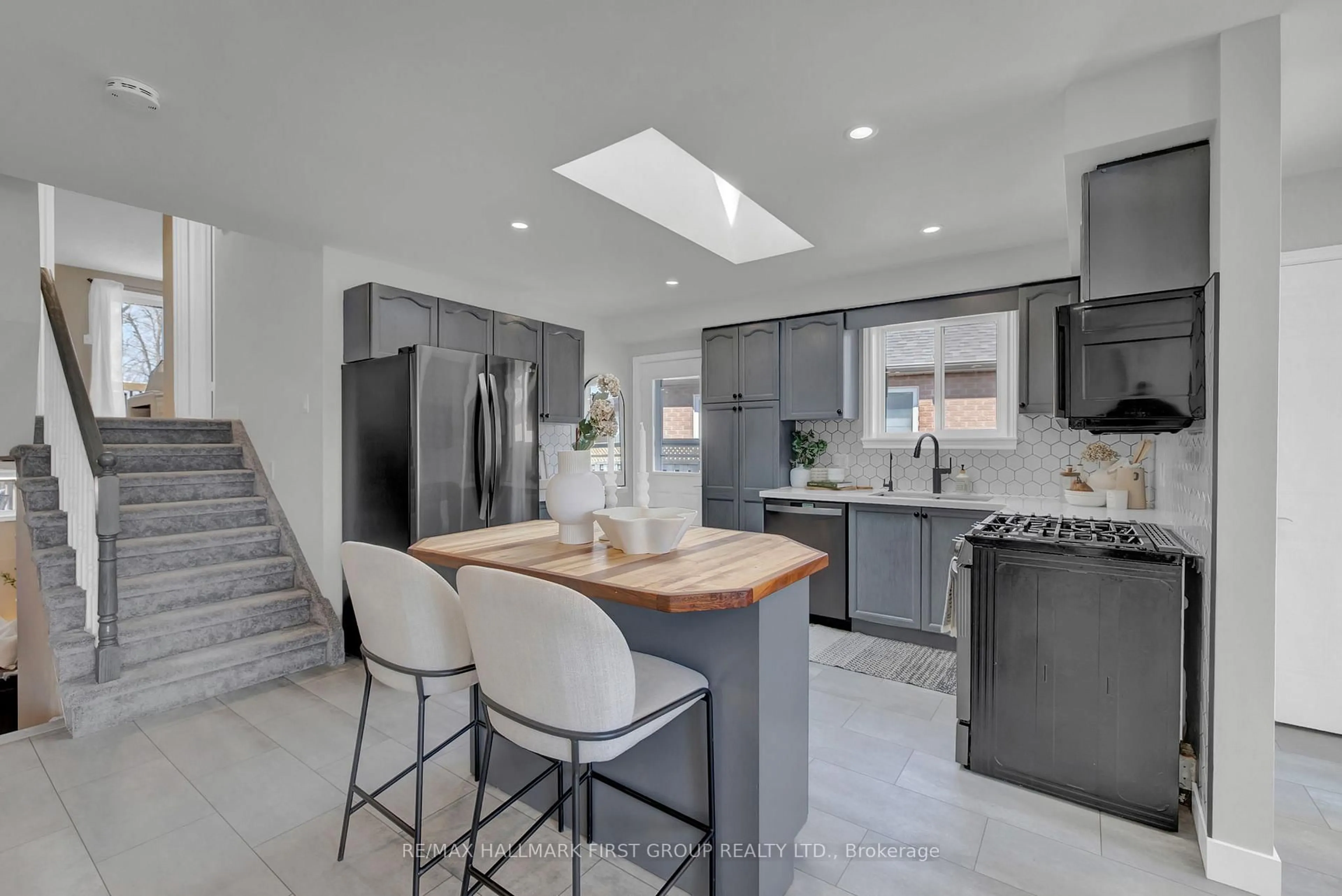 Open concept kitchen, ceramic/tile floor for 159 Sandringham Dr, Clarington Ontario L1E 2G6