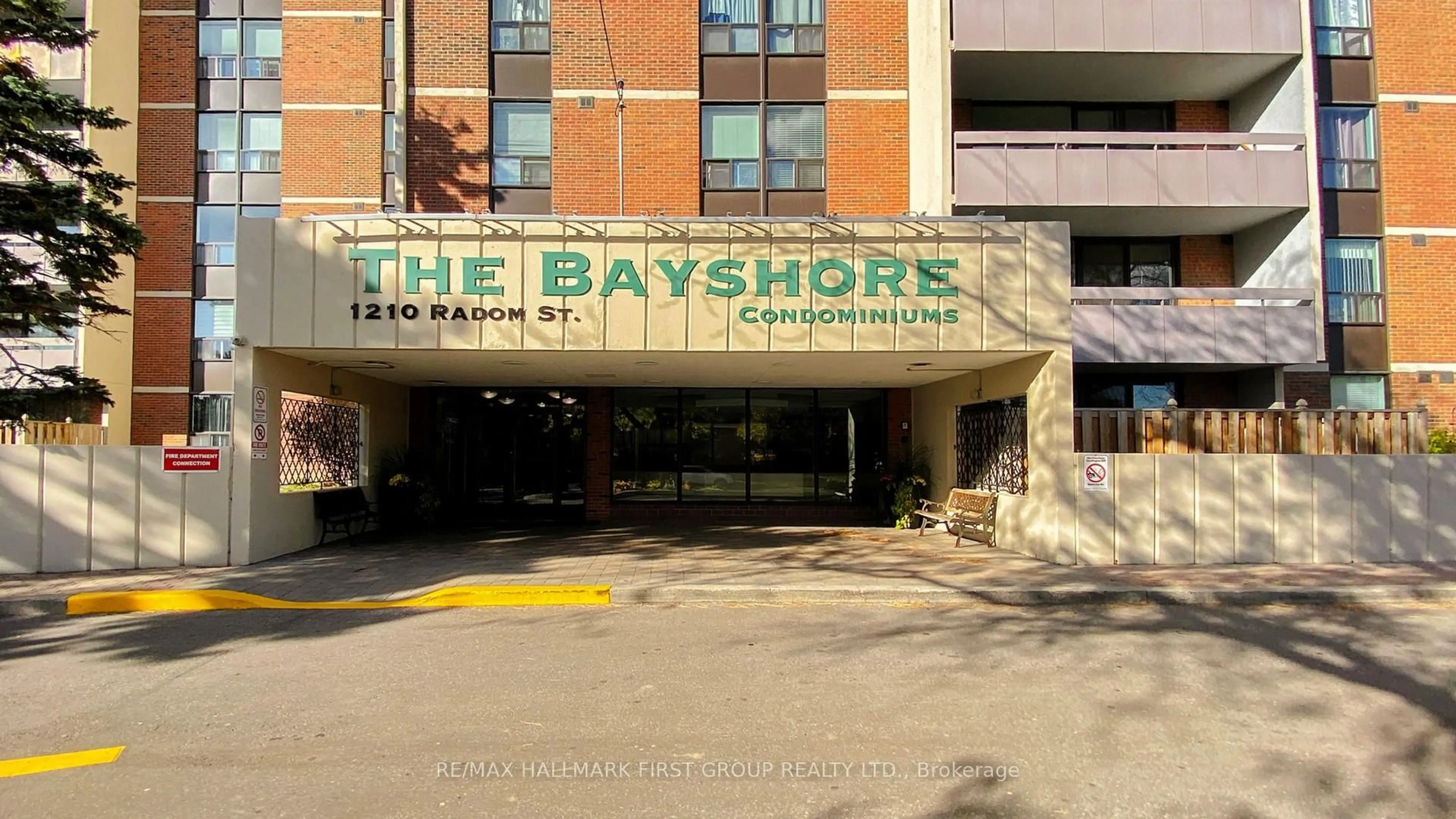 Indoor foyer for 1210 Radom St #509, Pickering Ontario L1W 2Z3