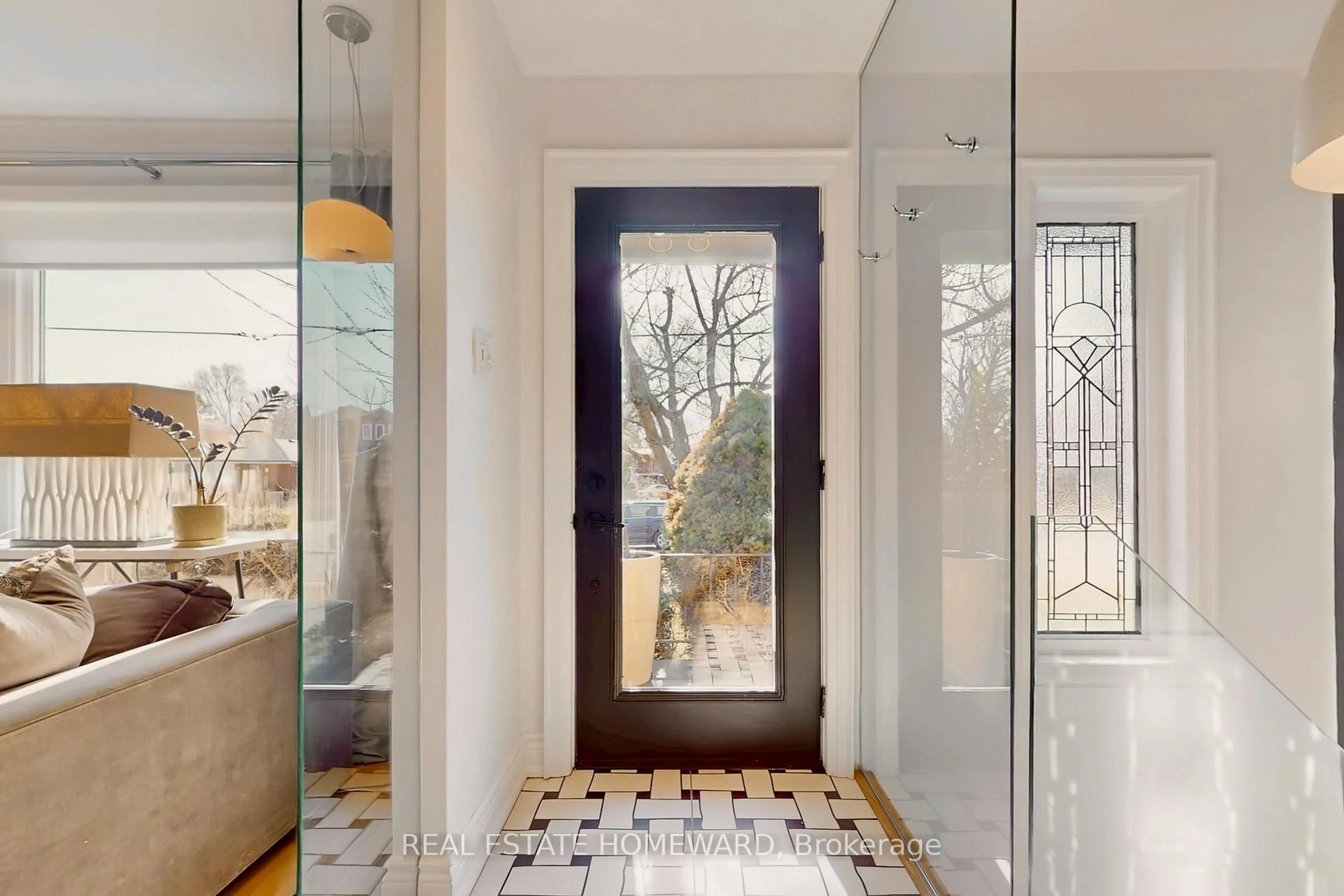 Indoor entryway for 137 Preston St, Toronto Ontario M1N 3N4