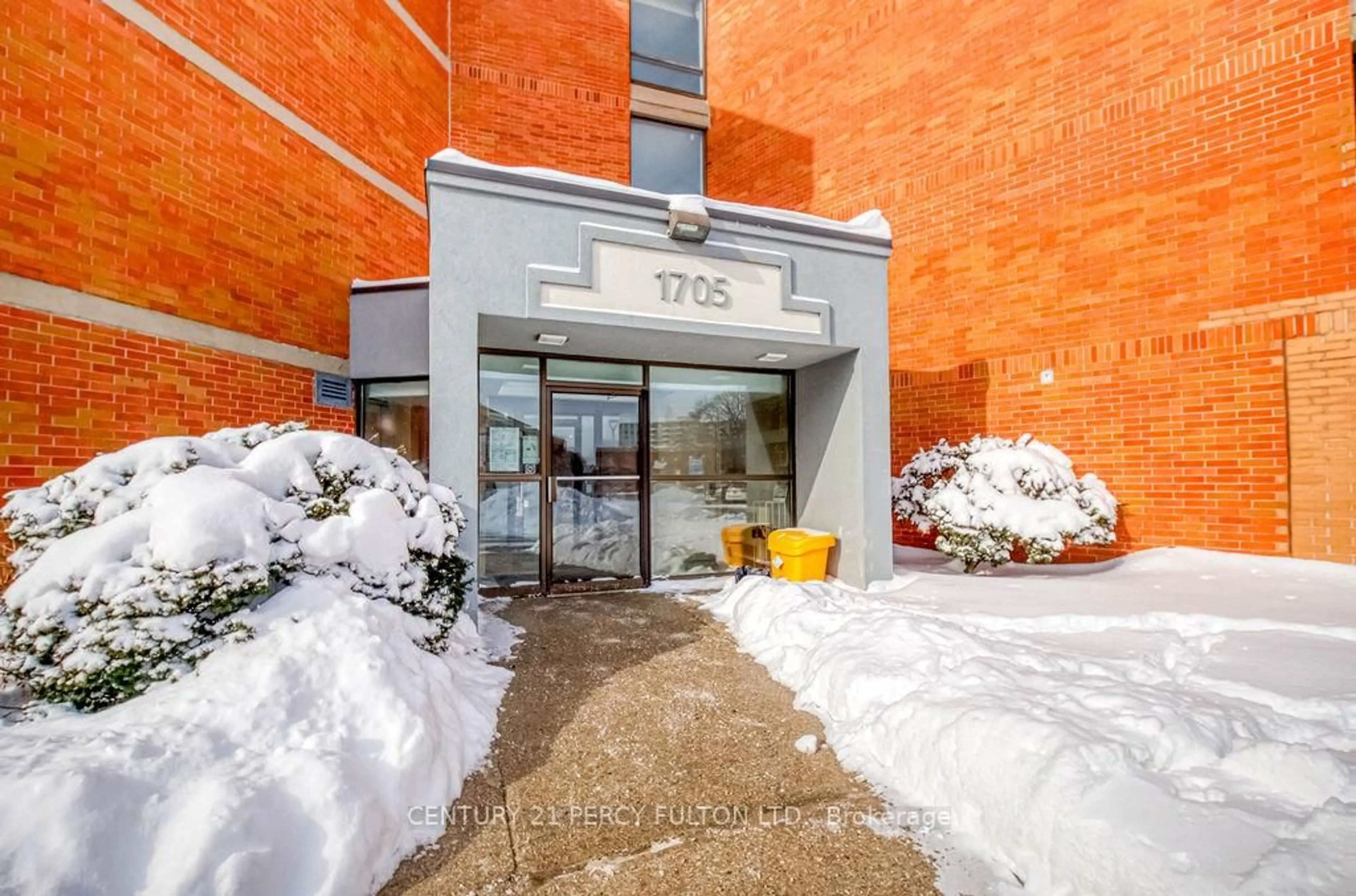 Indoor foyer for 1705 Mccowan Rd #205, Toronto Ontario M1S 4L2