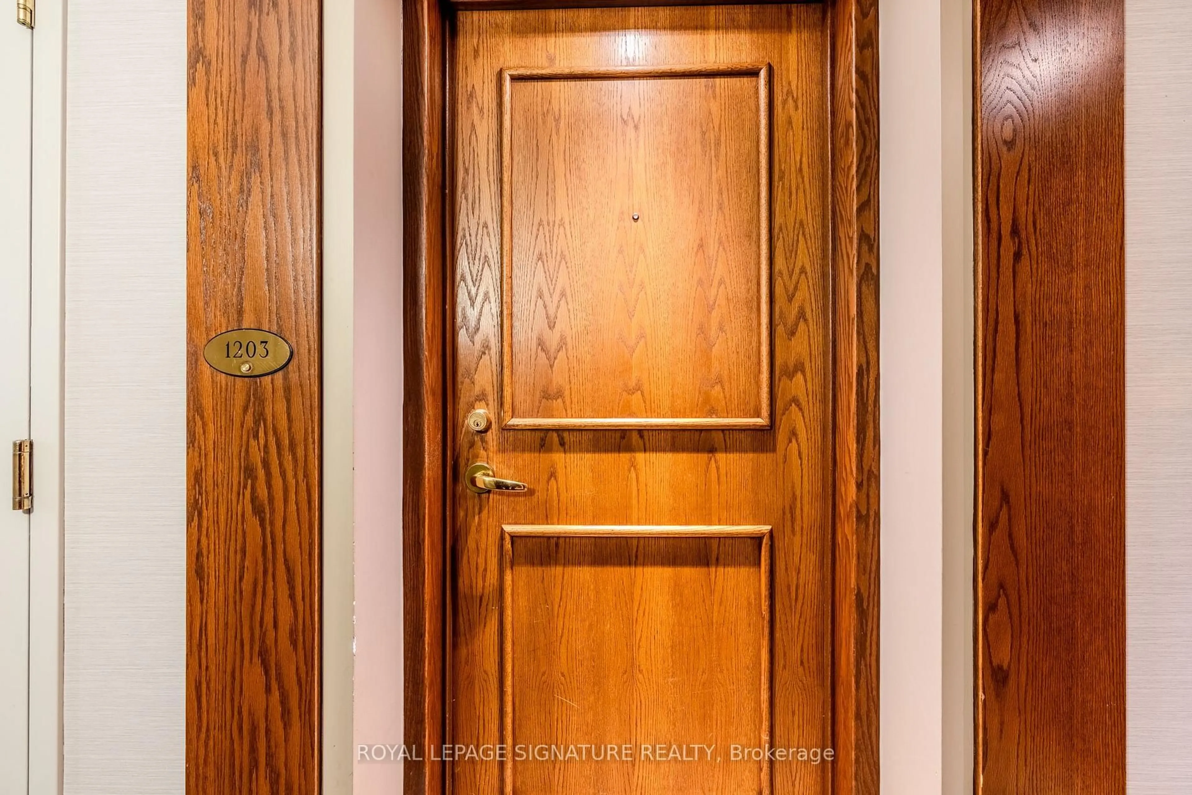 Indoor entryway for 1 Lee Centre Dr #1203, Toronto Ontario M1H 3J2