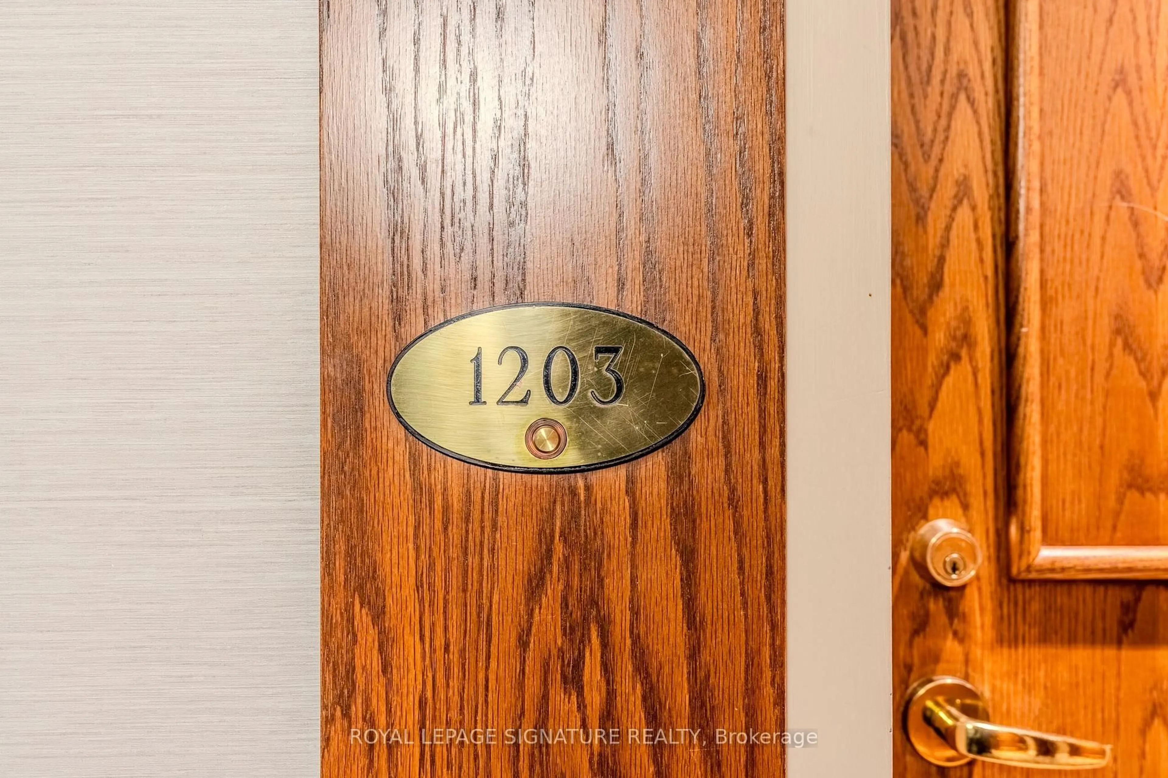 Indoor entryway for 1 Lee Centre Dr #1203, Toronto Ontario M1H 3J2