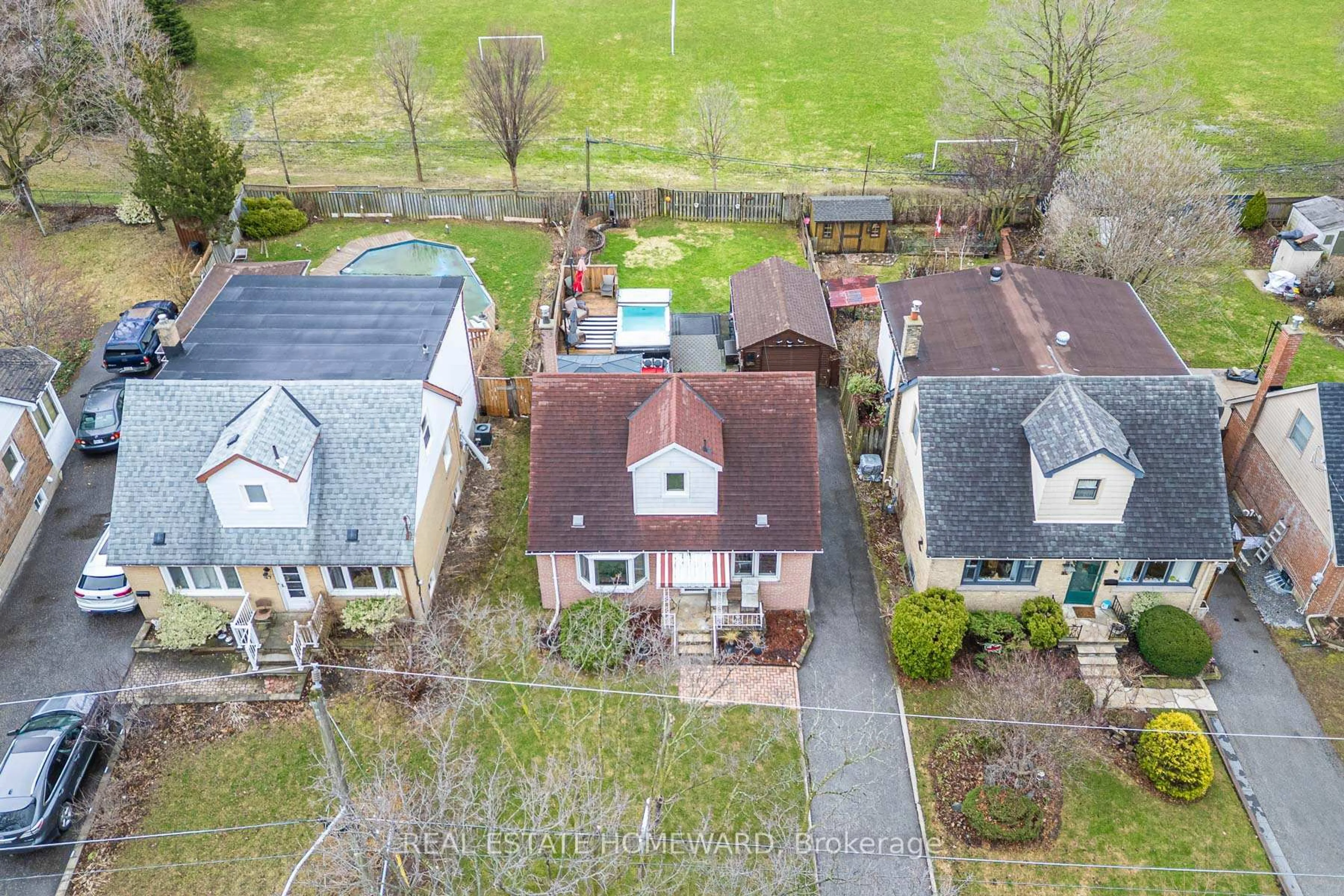 A pic from outside/outdoor area/front of a property/back of a property/a pic from drone, street for 15 Medonte Ave, Toronto Ontario M1L 1Z2