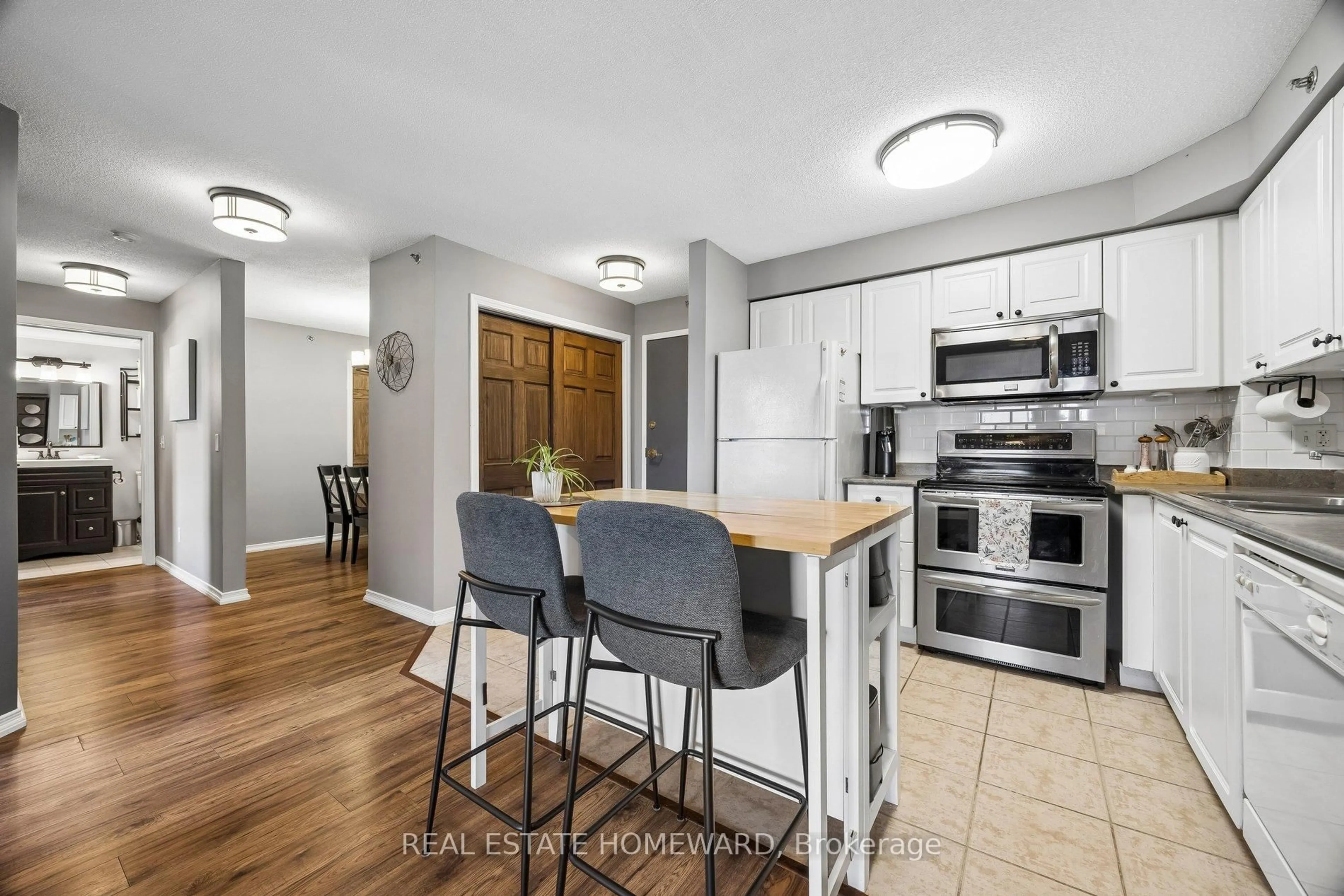 Open concept kitchen, unknown for 684 Warden Ave #401, Toronto Ontario M1L 4W4