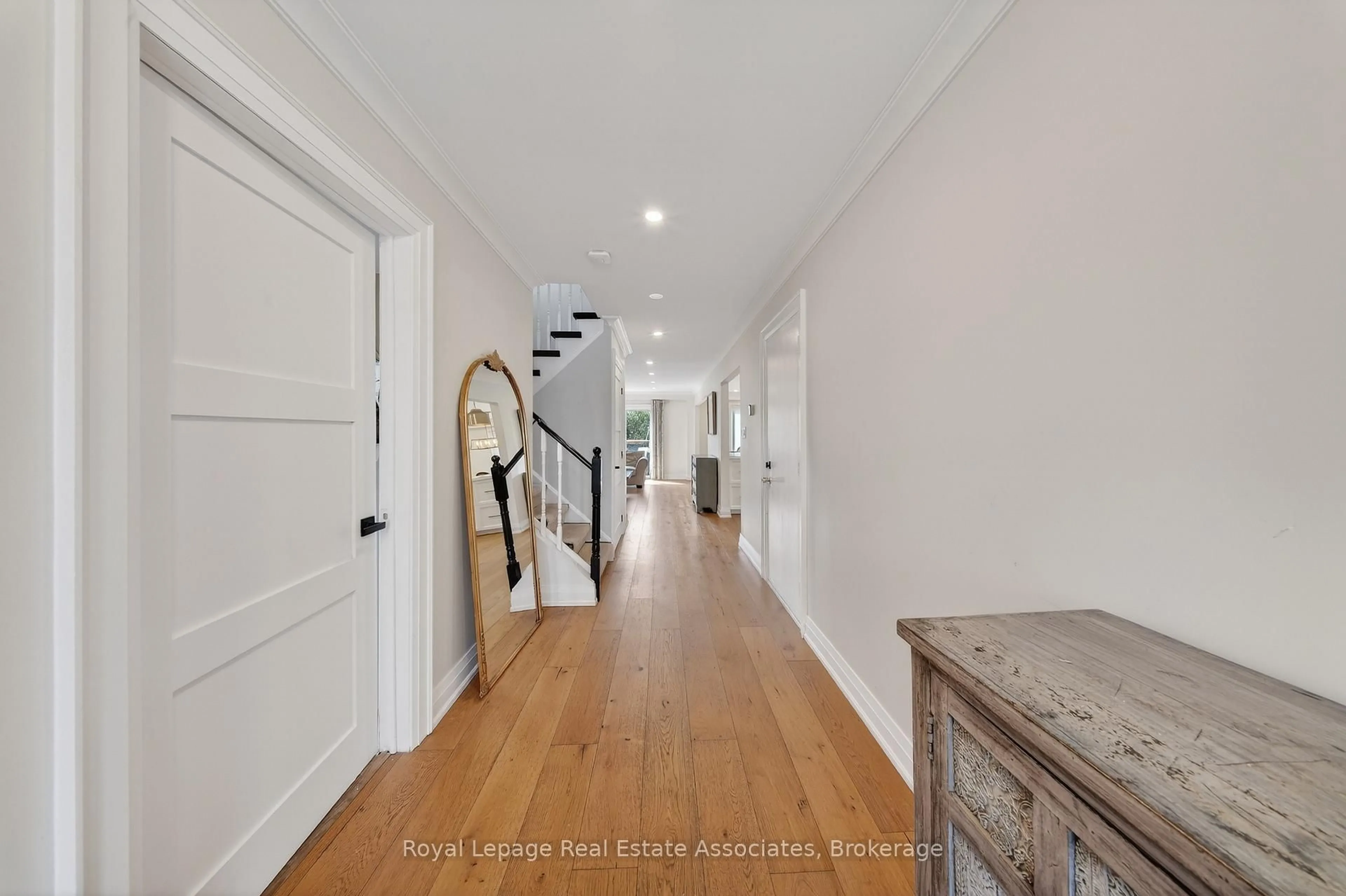 Indoor entryway for 67 Beechnut Cres, Clarington Ontario L1E 1Y4