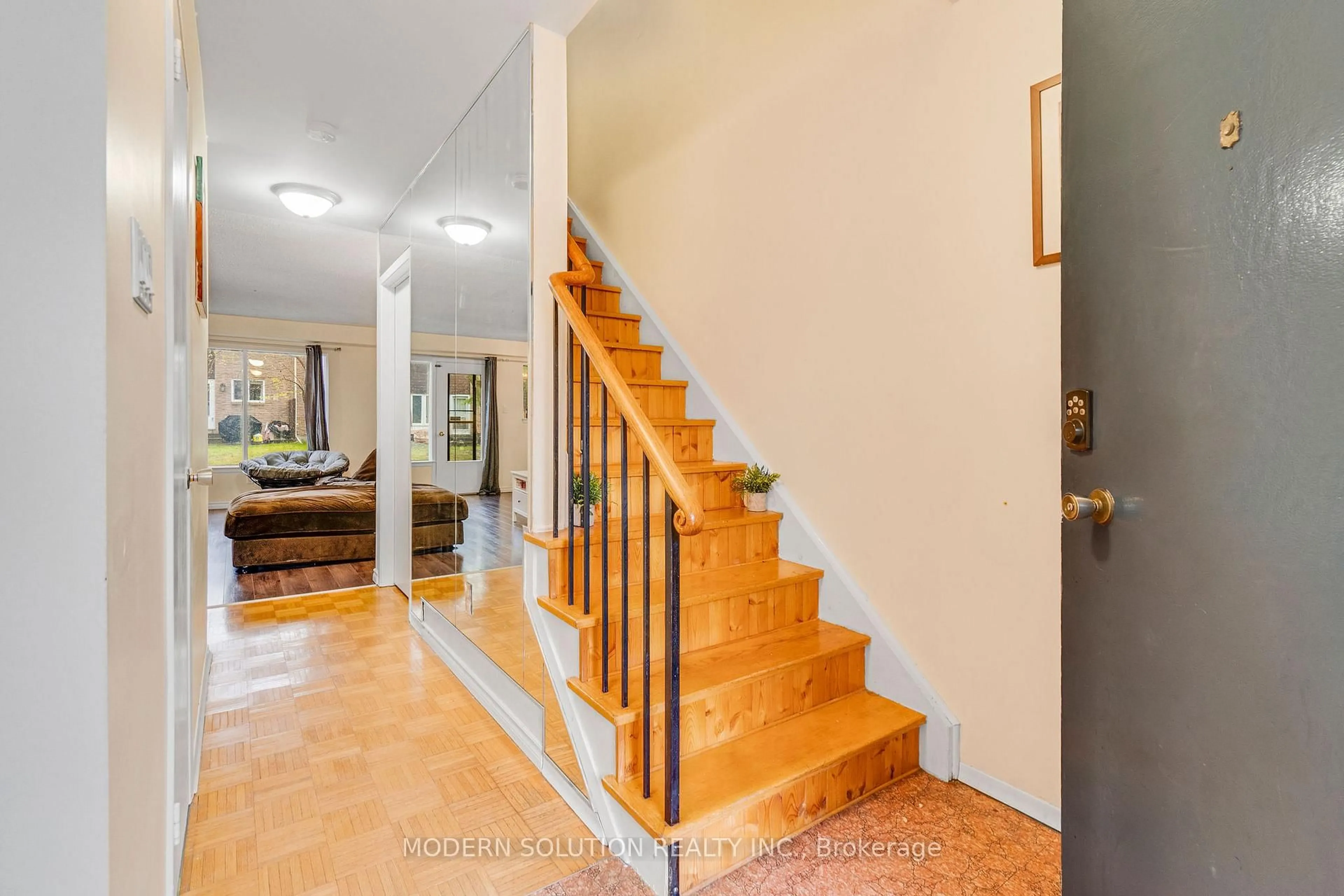 Indoor foyer for 341 Military Tr #23, Toronto Ontario M1E 4E4