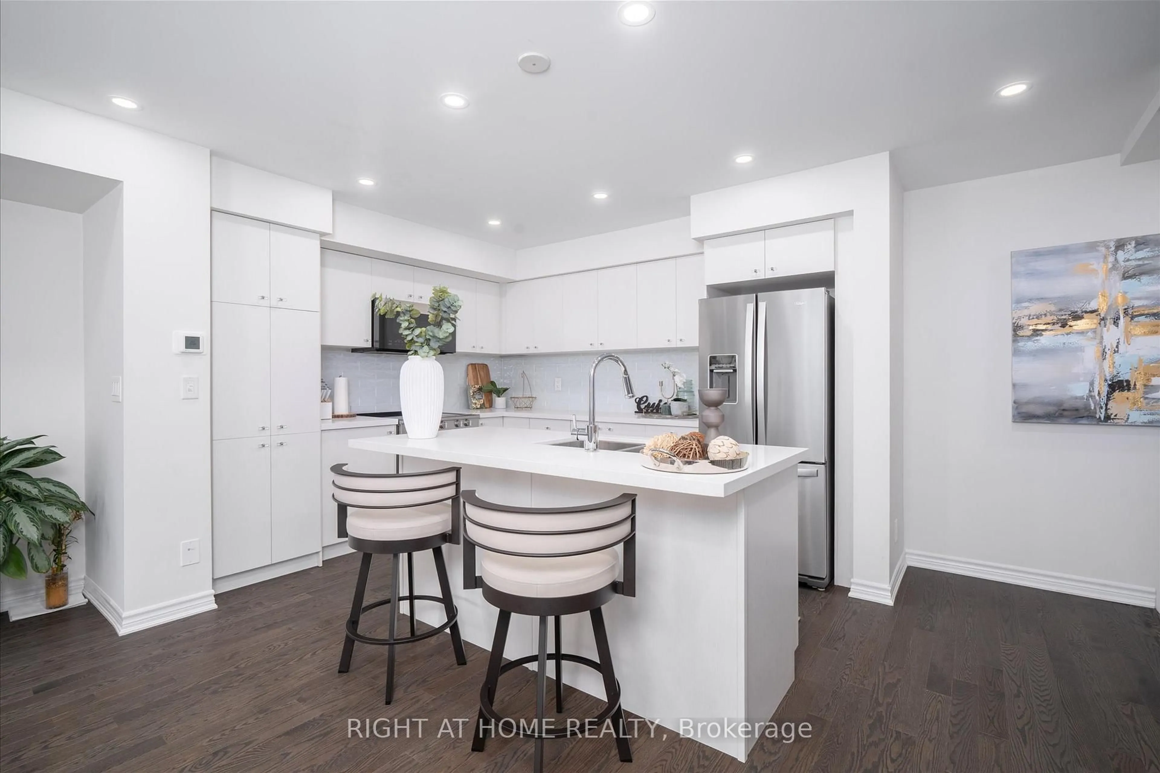 Open concept kitchen, unknown for 33 Amulet Way, Whitby Ontario L1R 0R5