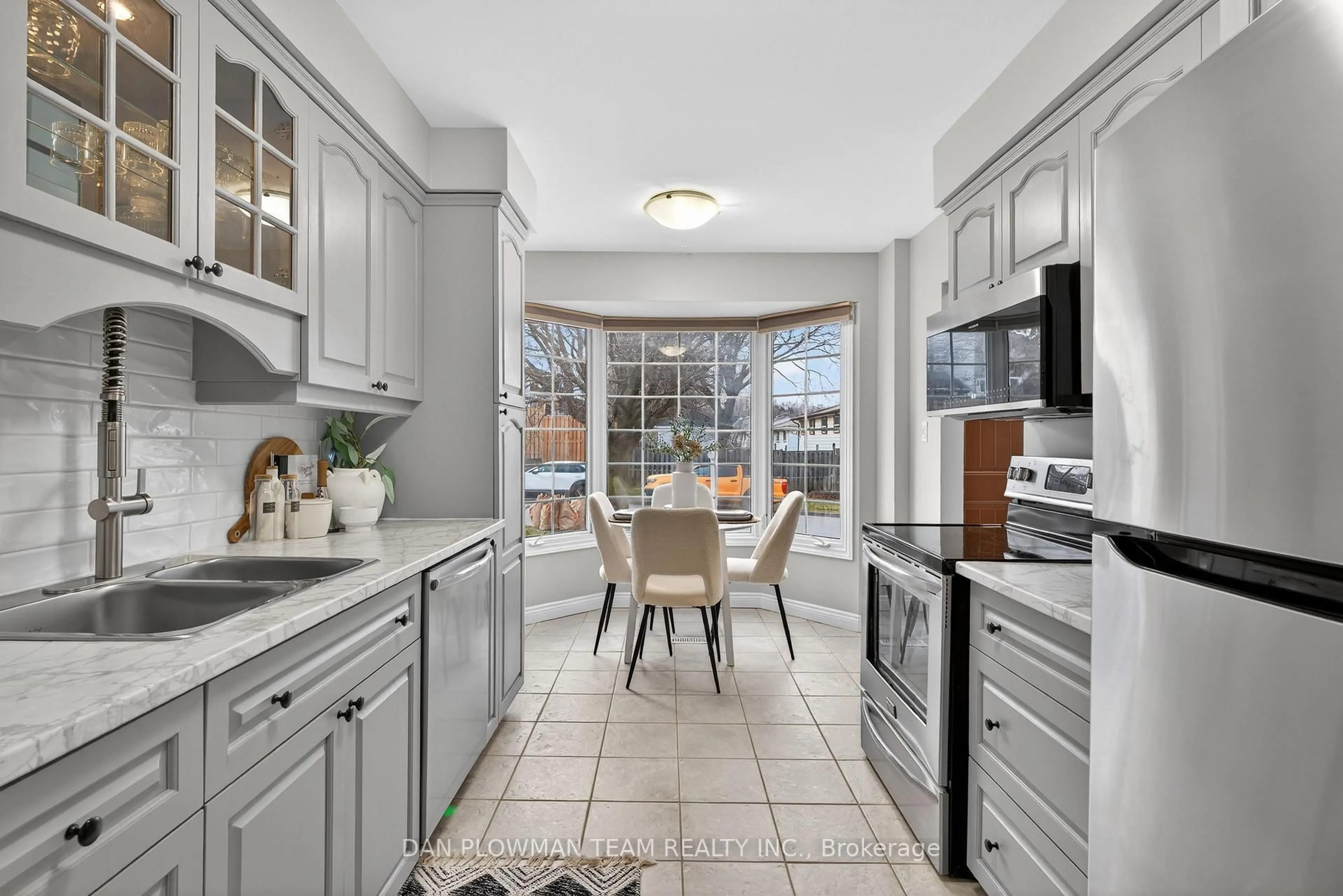 Open concept kitchen, ceramic/tile floor for 502 Sedan Cres, Oshawa Ontario L1H 3G5