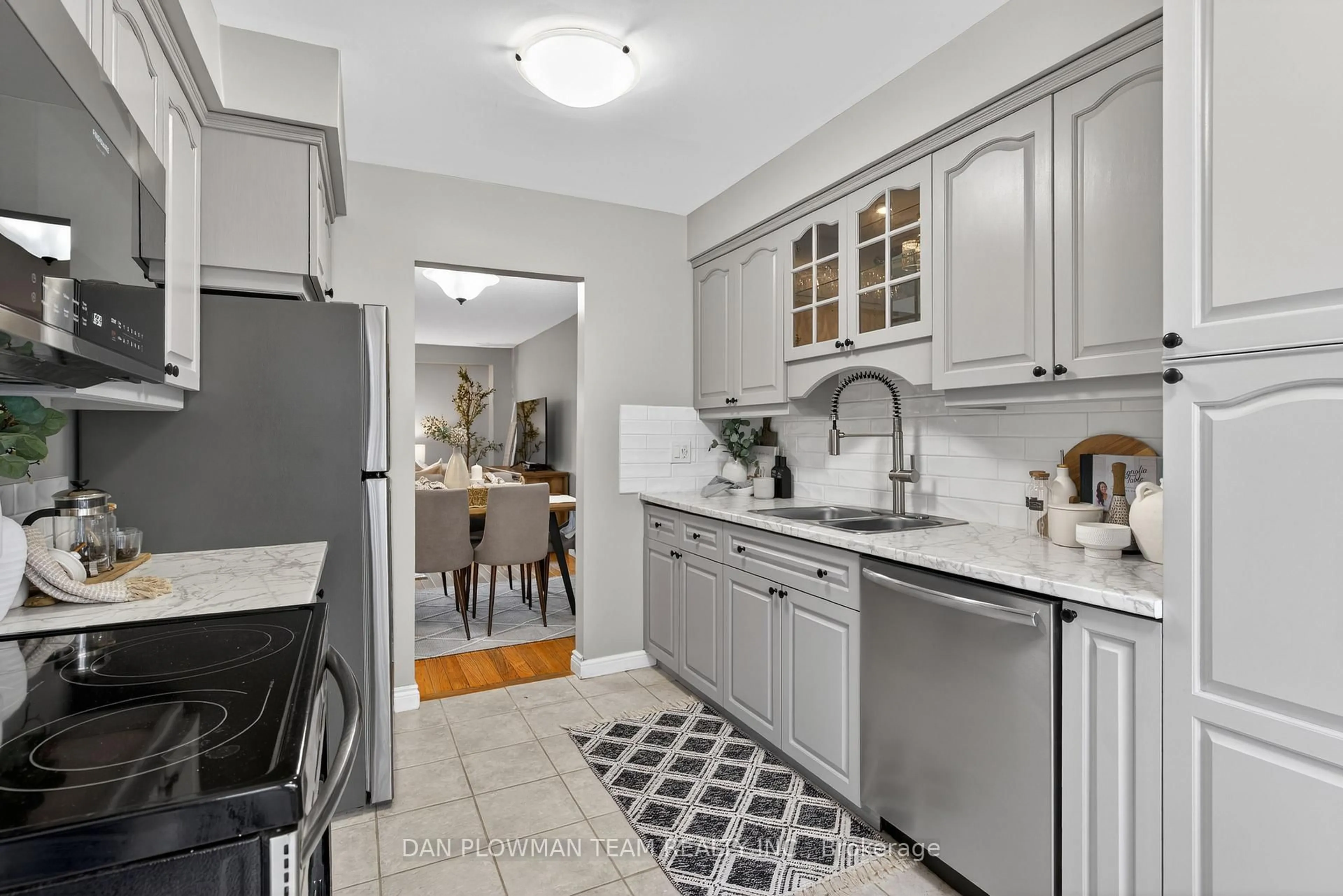 Open concept kitchen, ceramic/tile floor for 502 Sedan Cres, Oshawa Ontario L1H 3G5