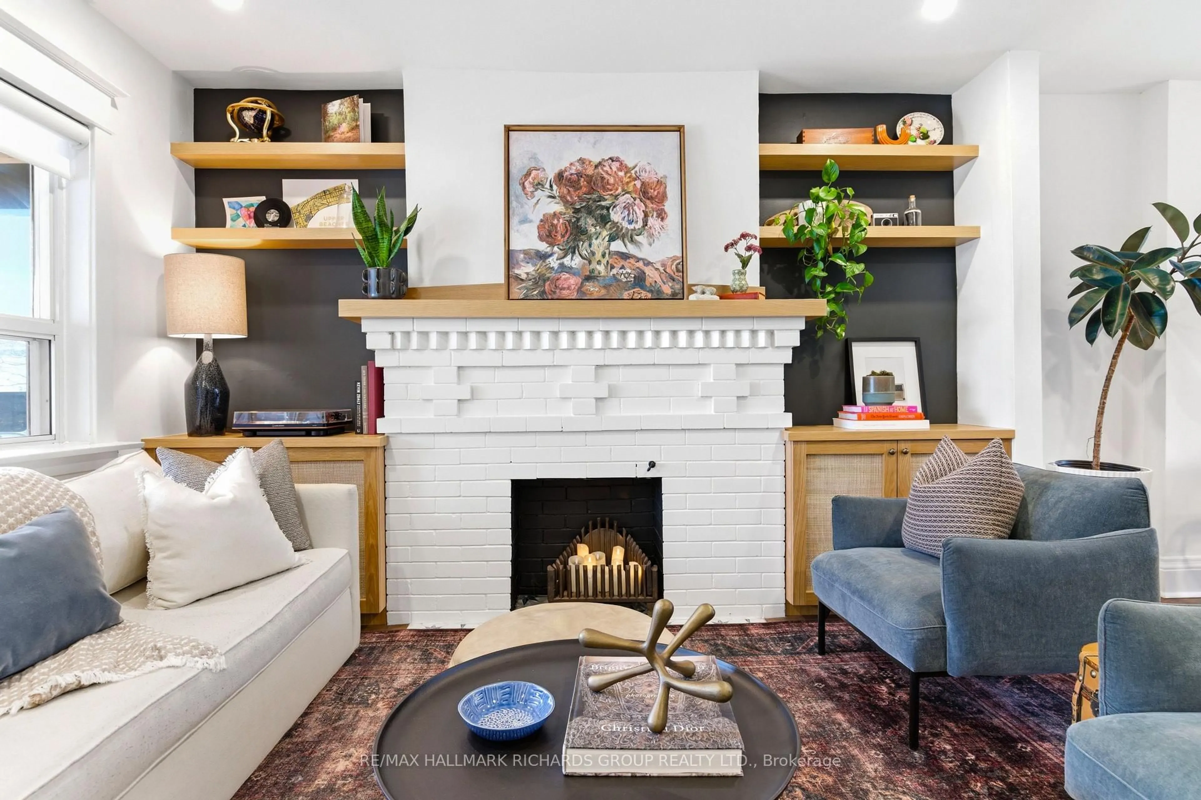 Living room with furniture, unknown for 45 Devon Rd, Toronto Ontario M4E 2J7