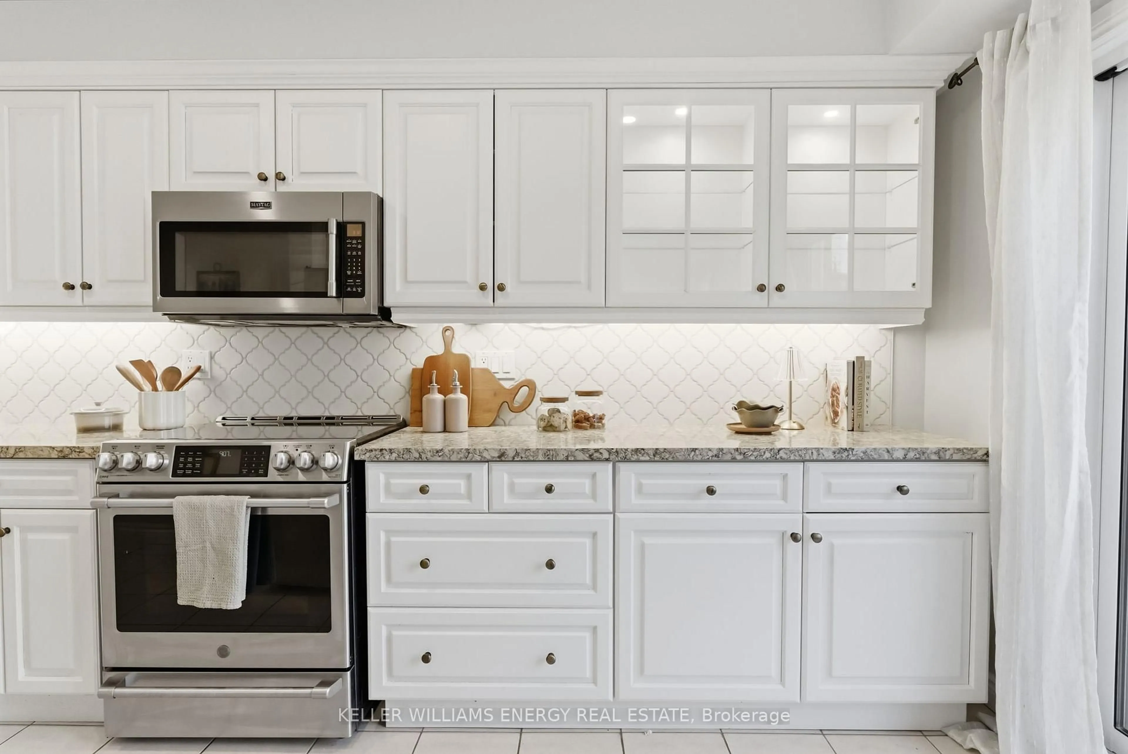 Contemporary kitchen, ceramic/tile floor for 55 Cecil Found Cres, Clarington Ontario L1E 2W1