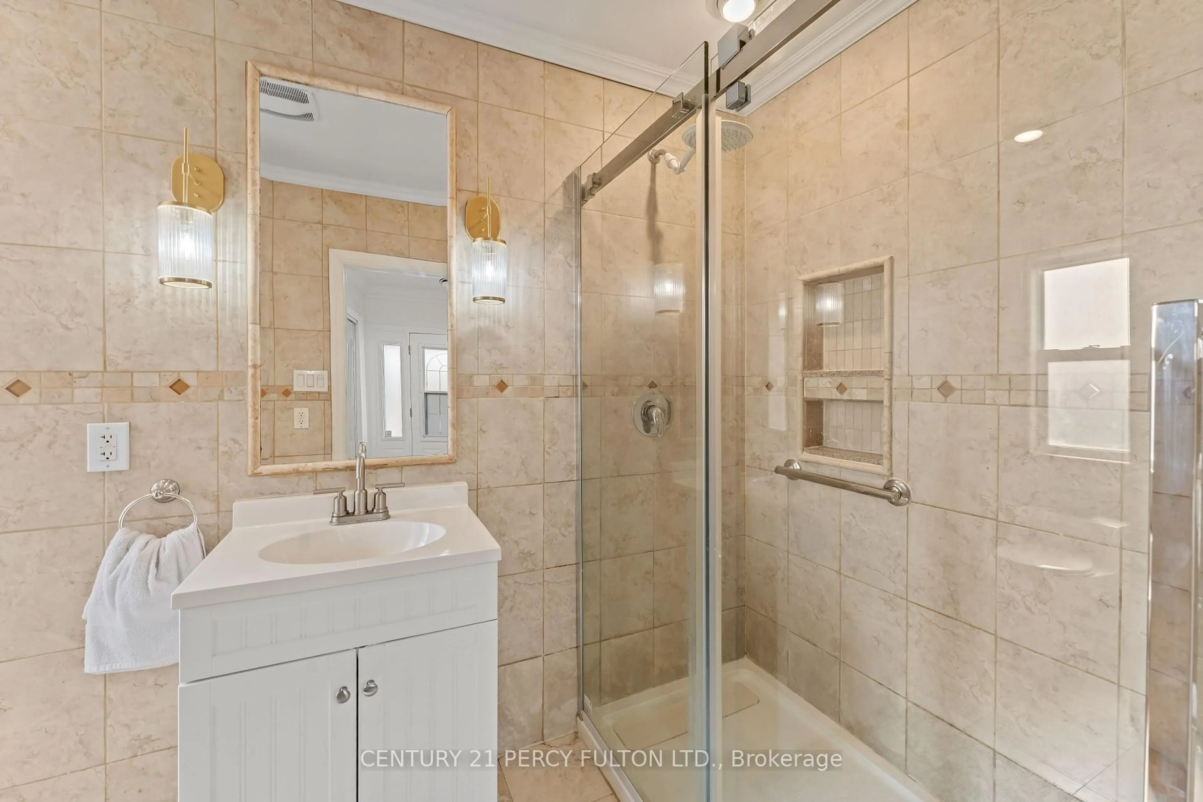 Standard bathroom, ceramic/tile floor for 127 Cedar Crest Beach Rd, Clarington Ontario L1C 3K3