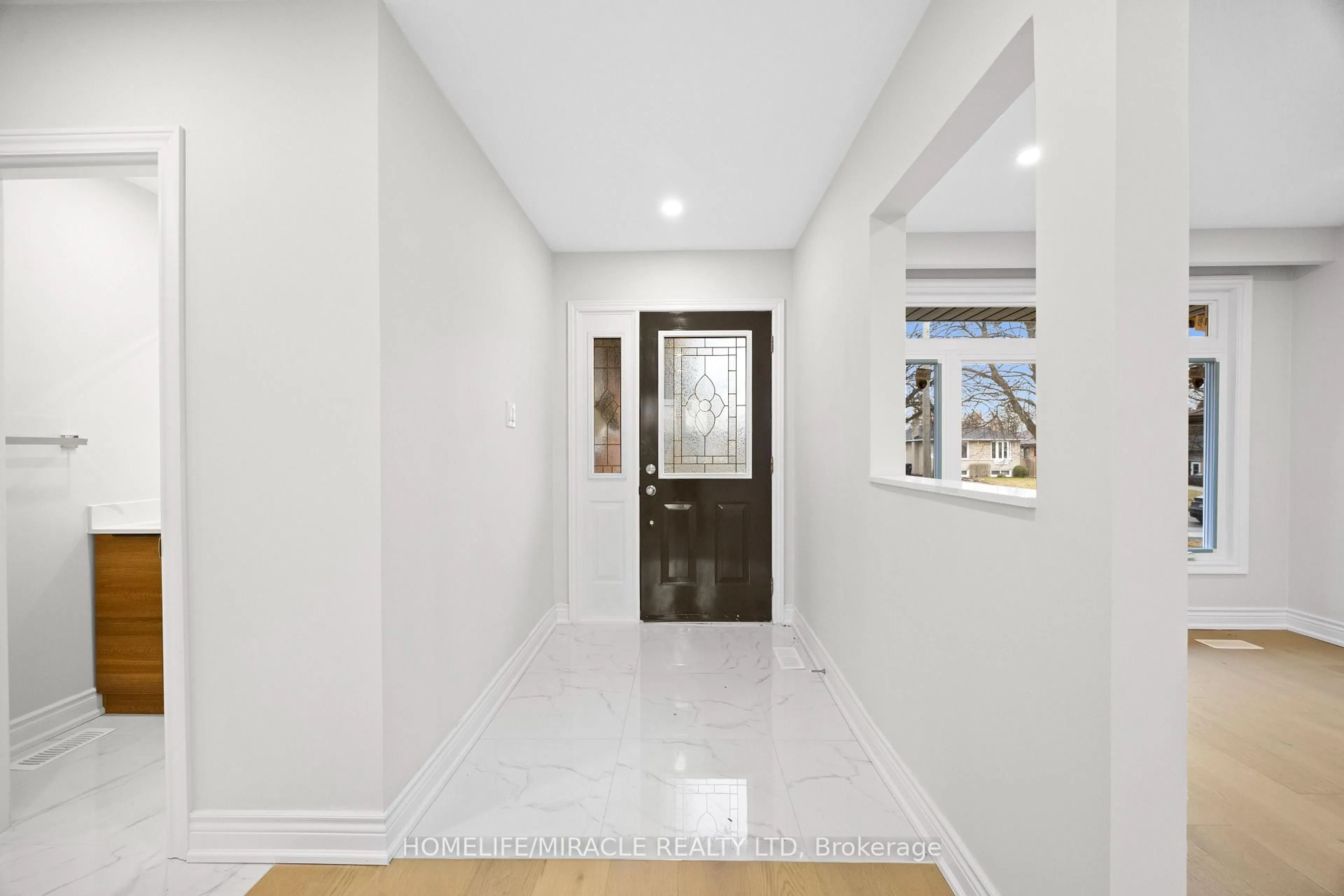 Indoor entryway for 46 Flintwick Dr, Toronto Ontario M1P 4G9