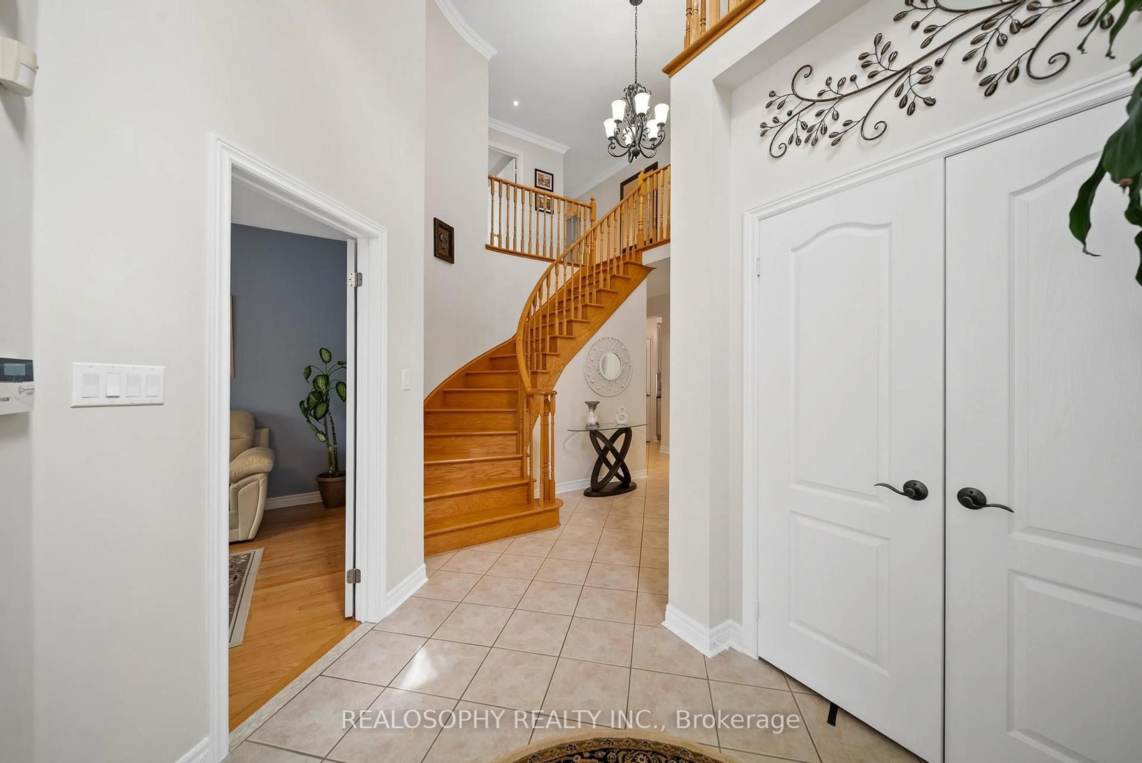Indoor foyer for 60 Dunwell Cres, Ajax Ontario L1T 0A7