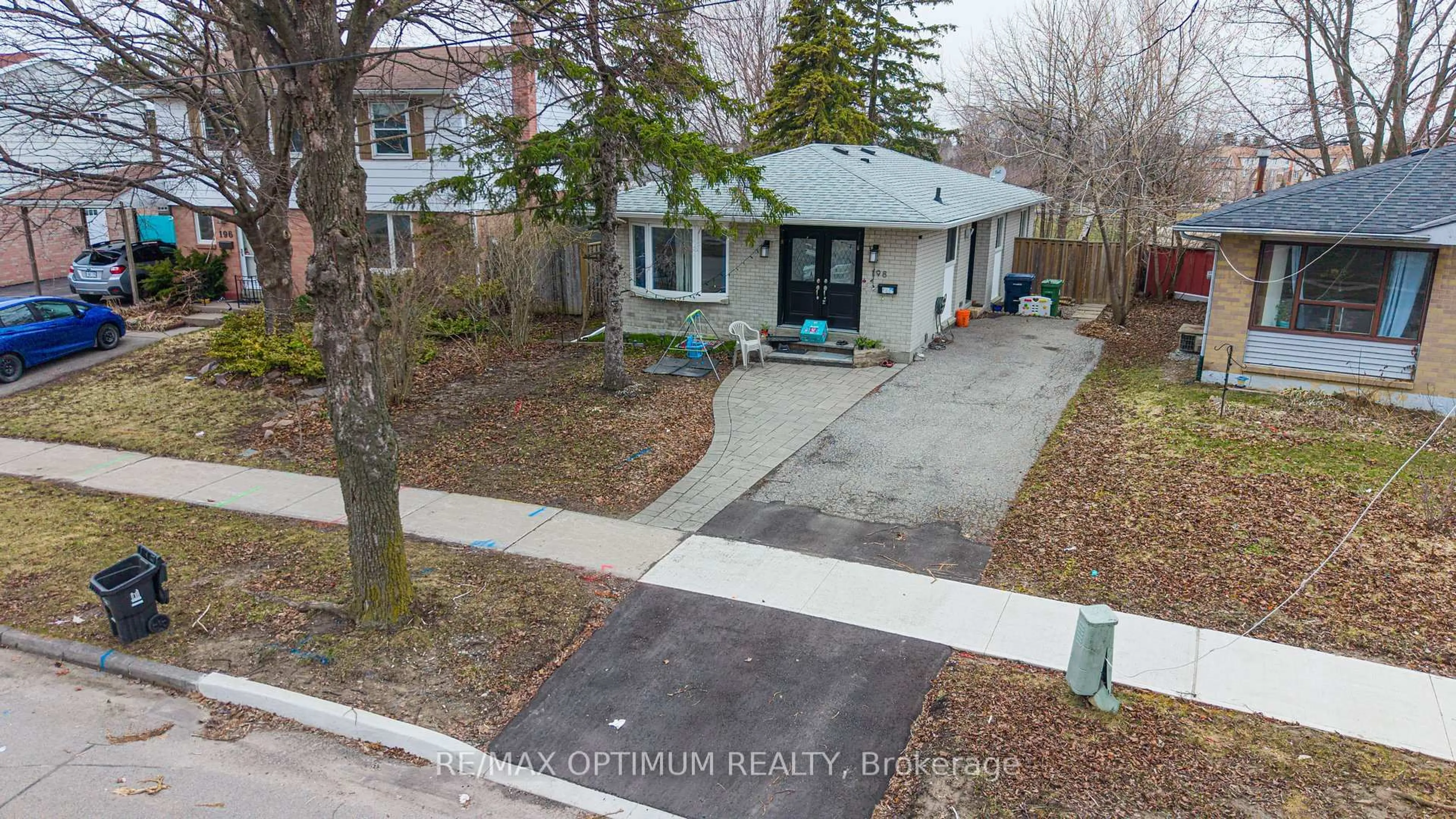 A pic from outside/outdoor area/front of a property/back of a property/a pic from drone, street for 198 Mammoth Hall Tr, Toronto Ontario M1B 1R1