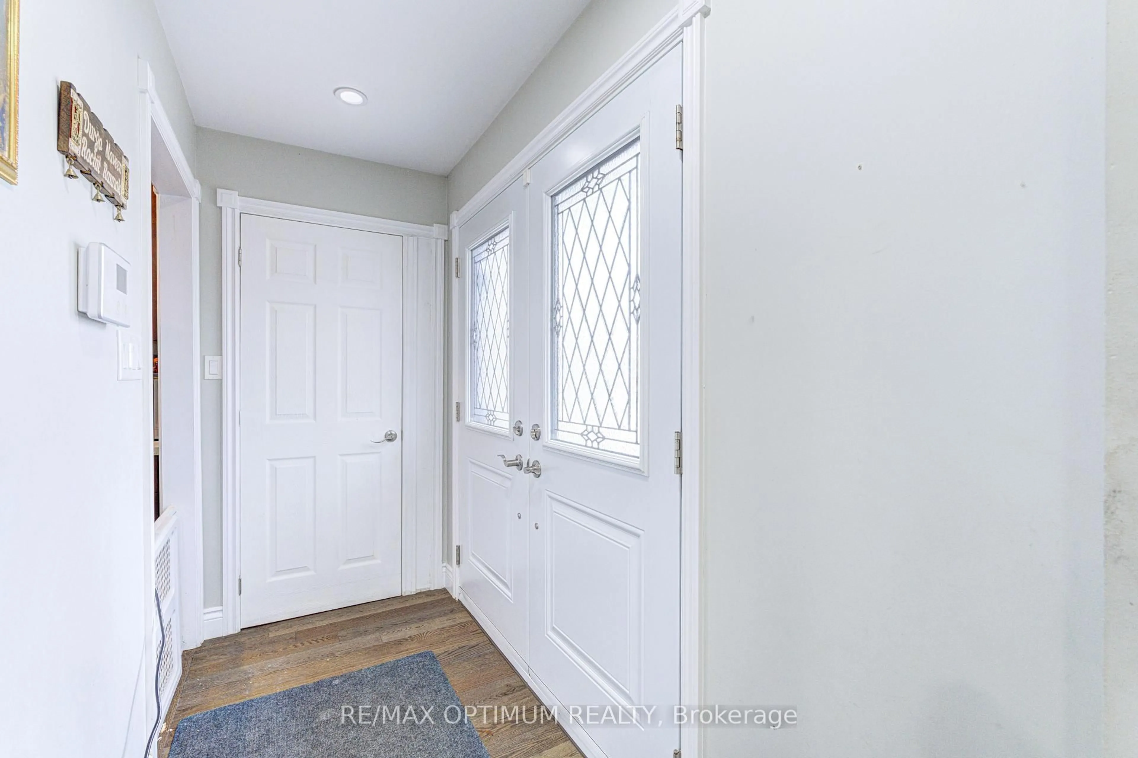 Indoor entryway for 198 Mammoth Hall Tr, Toronto Ontario M1B 1R1