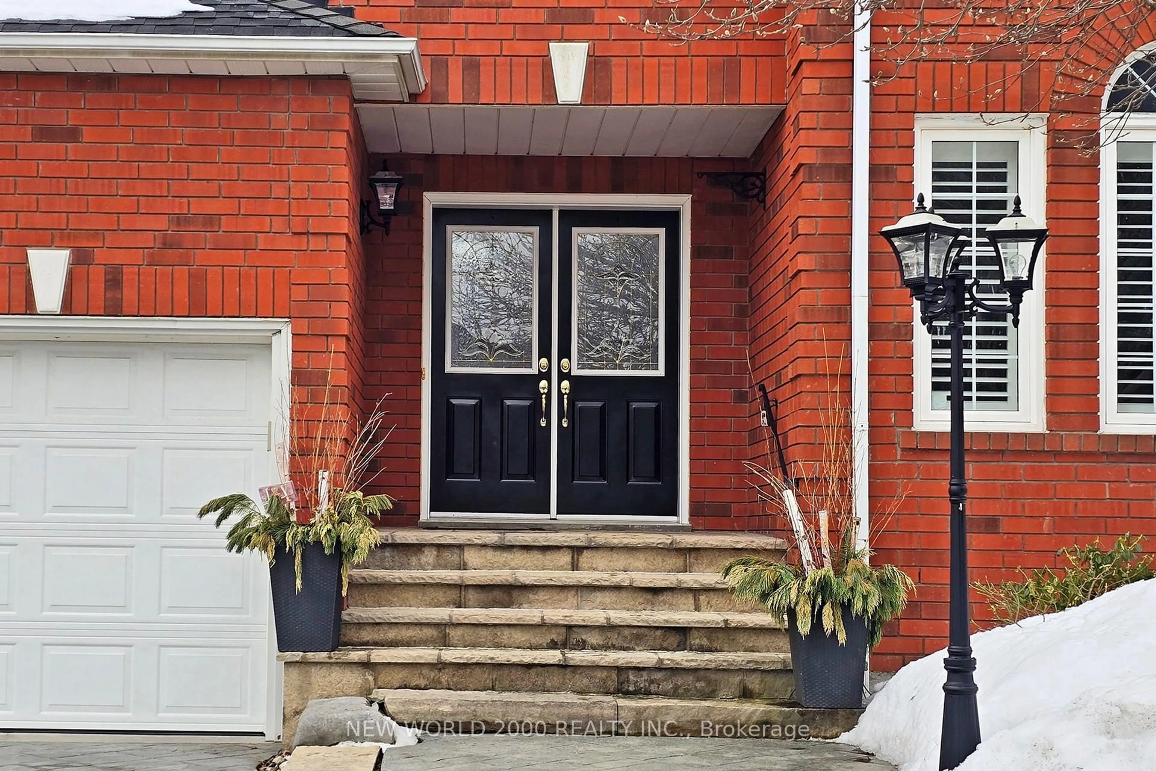 Indoor entryway for 7 Finnegan Pl, Whitby Ontario L1R 2G2
