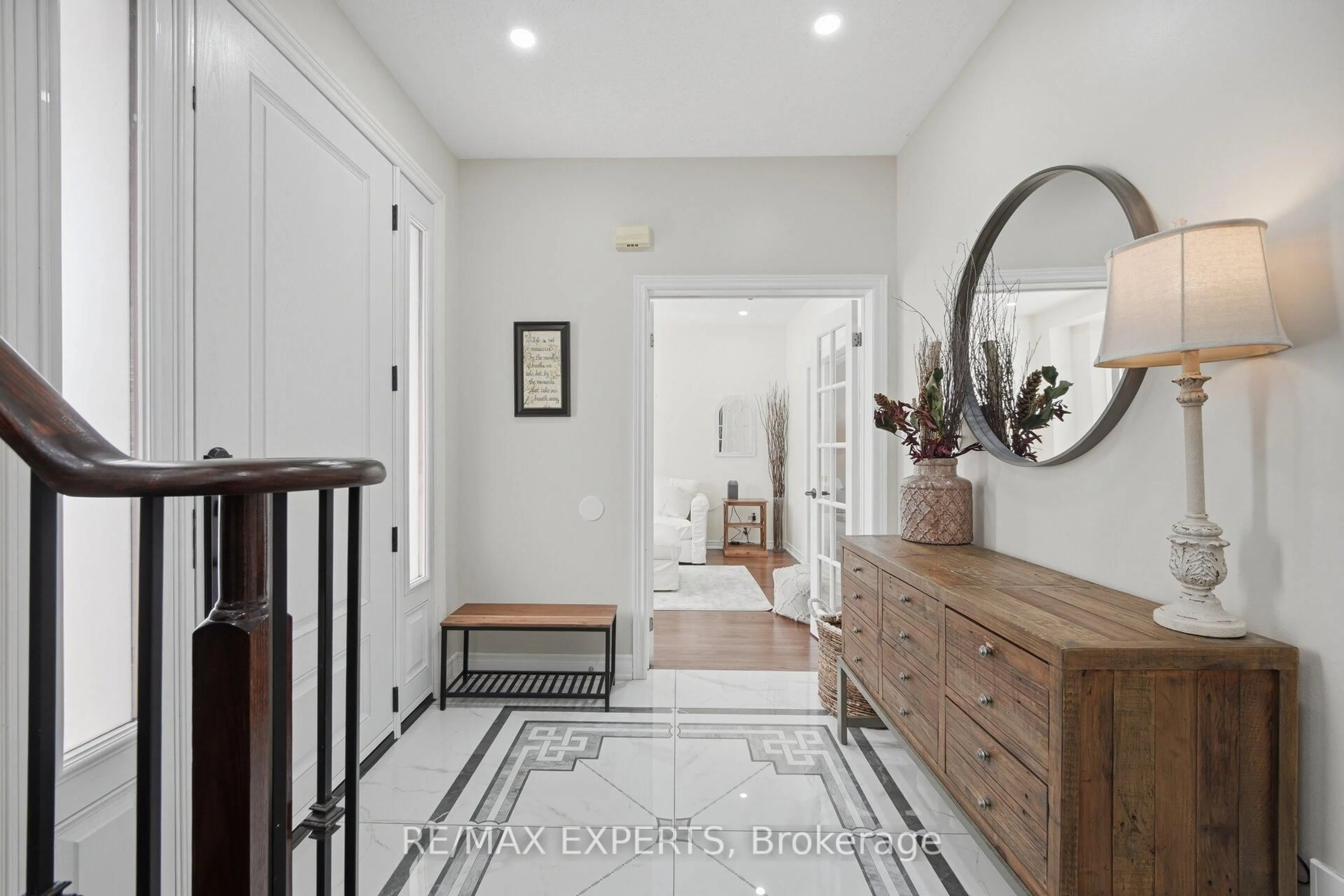 Indoor entryway for 1990 Solar Pl, Oshawa Ontario L1L 0A3