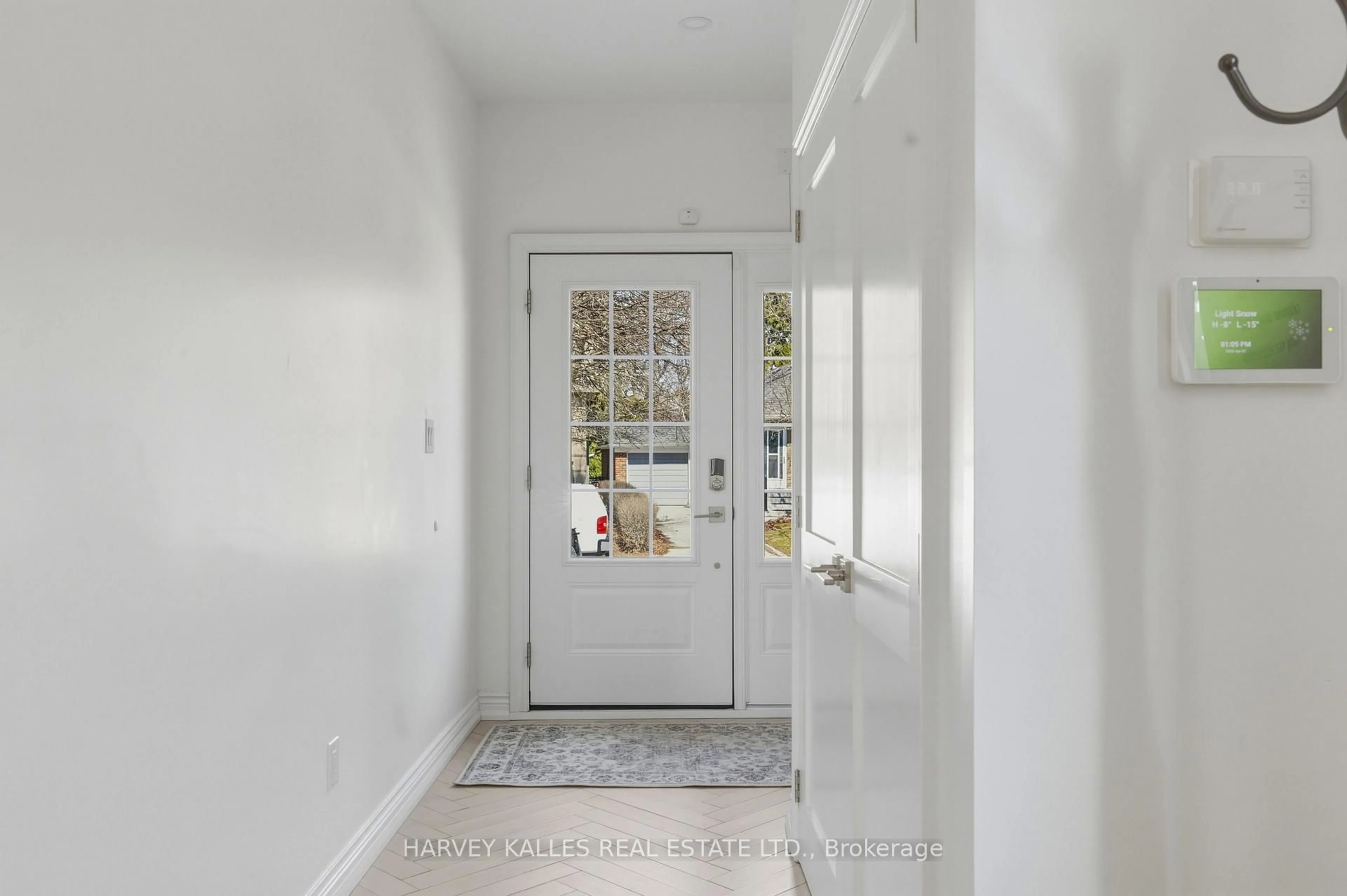 Indoor entryway for 31 Ferris Rd, Toronto Ontario M4B 1G2