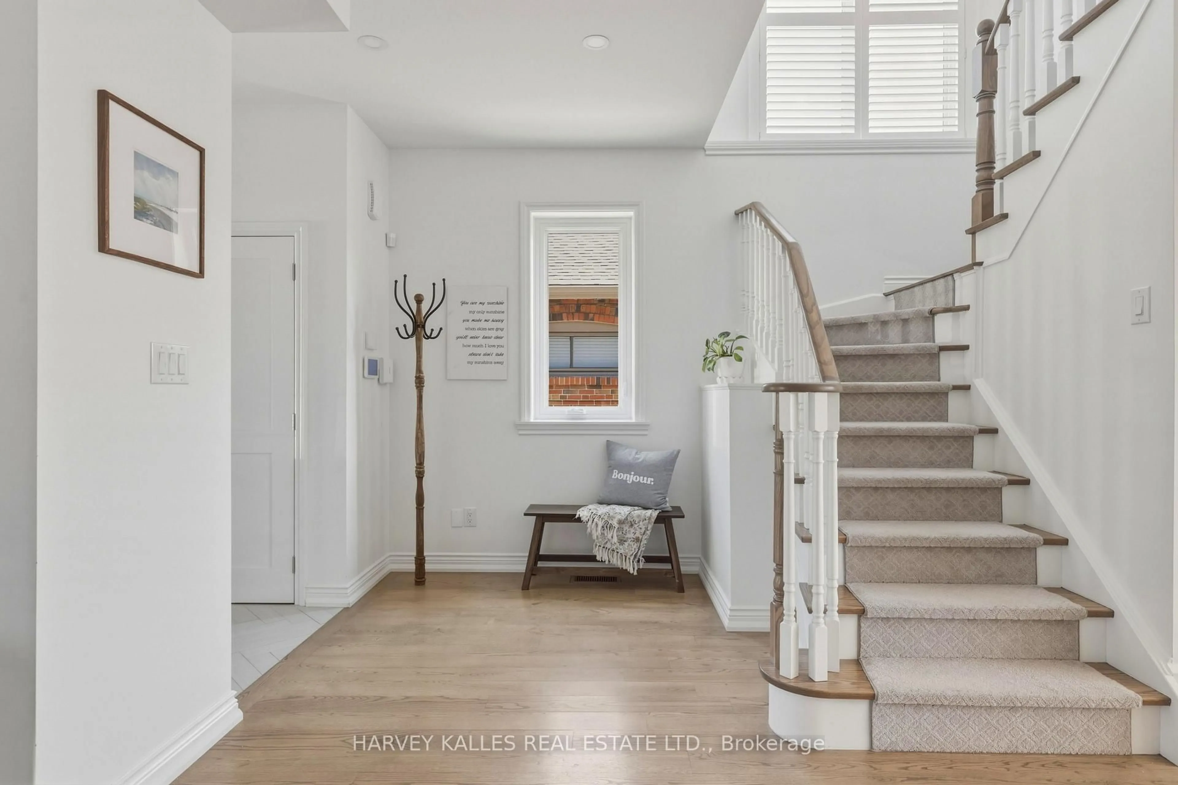 Indoor entryway for 31 Ferris Rd, Toronto Ontario M4B 1G2