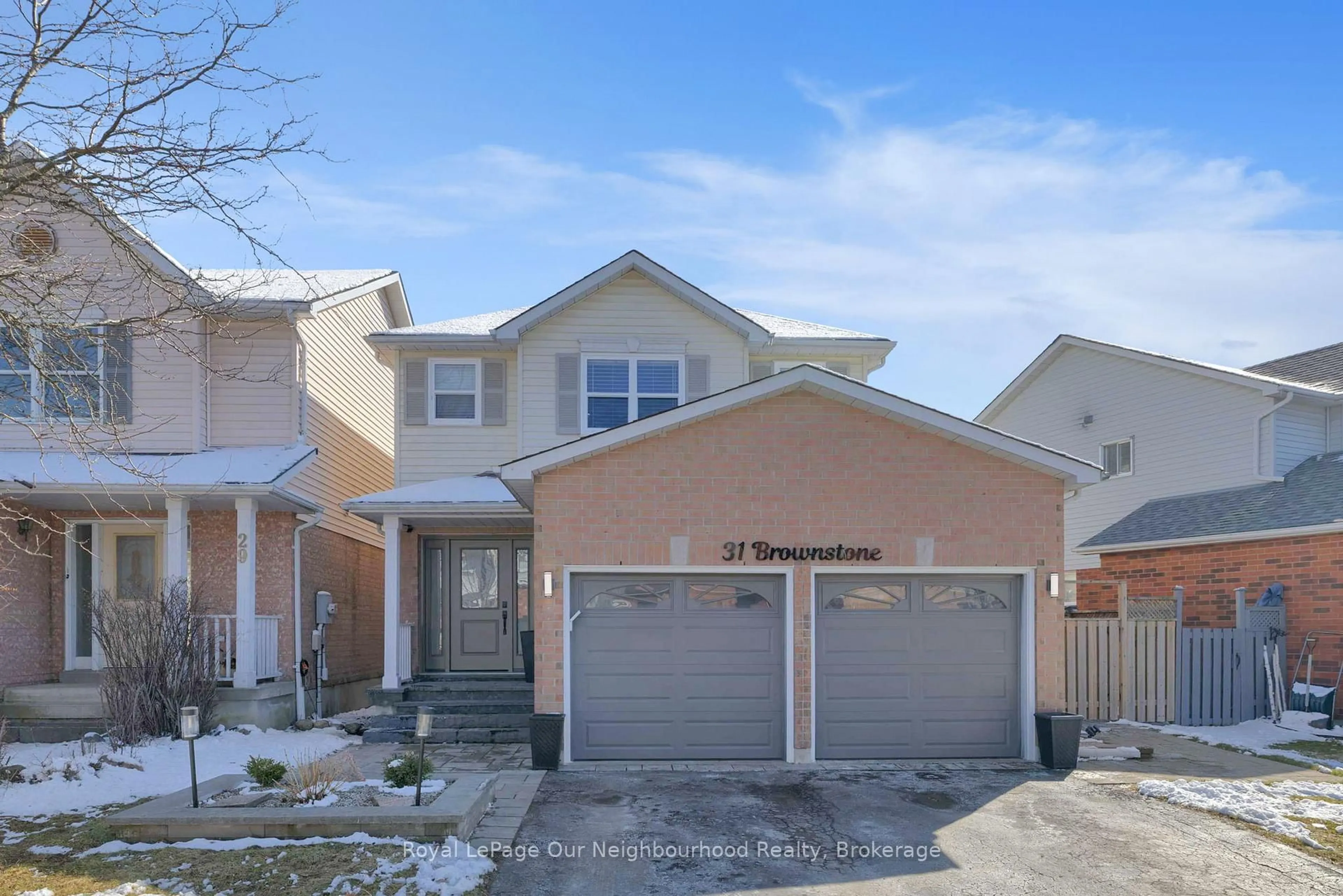A pic from outside/outdoor area/front of a property/back of a property/a pic from drone, street for 31 Brownstone Cres, Clarington Ontario L1E 2Y1